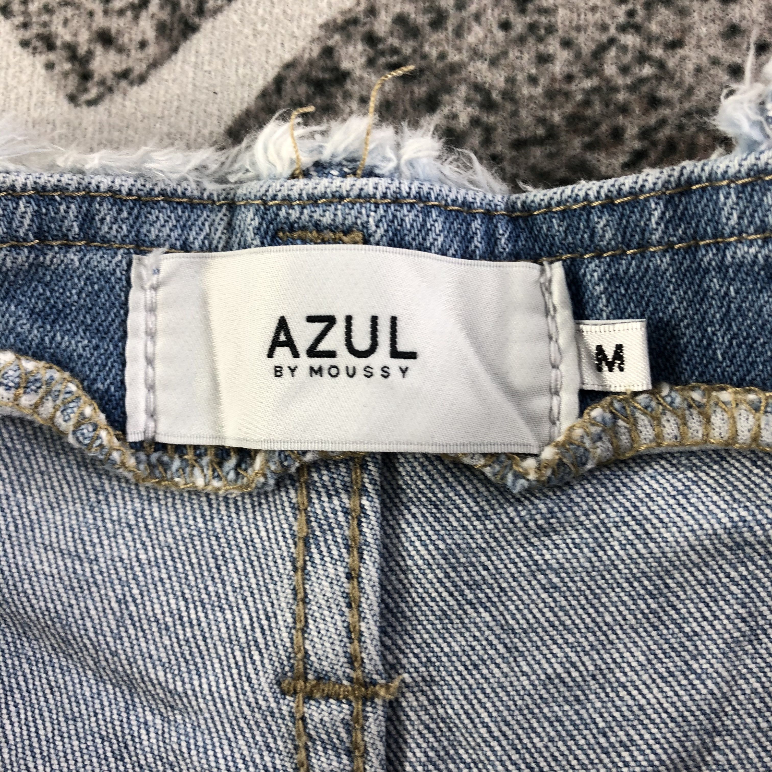 Japanese Brand Japanese Brand Medium Wash Flared Jeans KJ1986 Size 25" / US 0 / IT 36 - 8 Thumbnail
