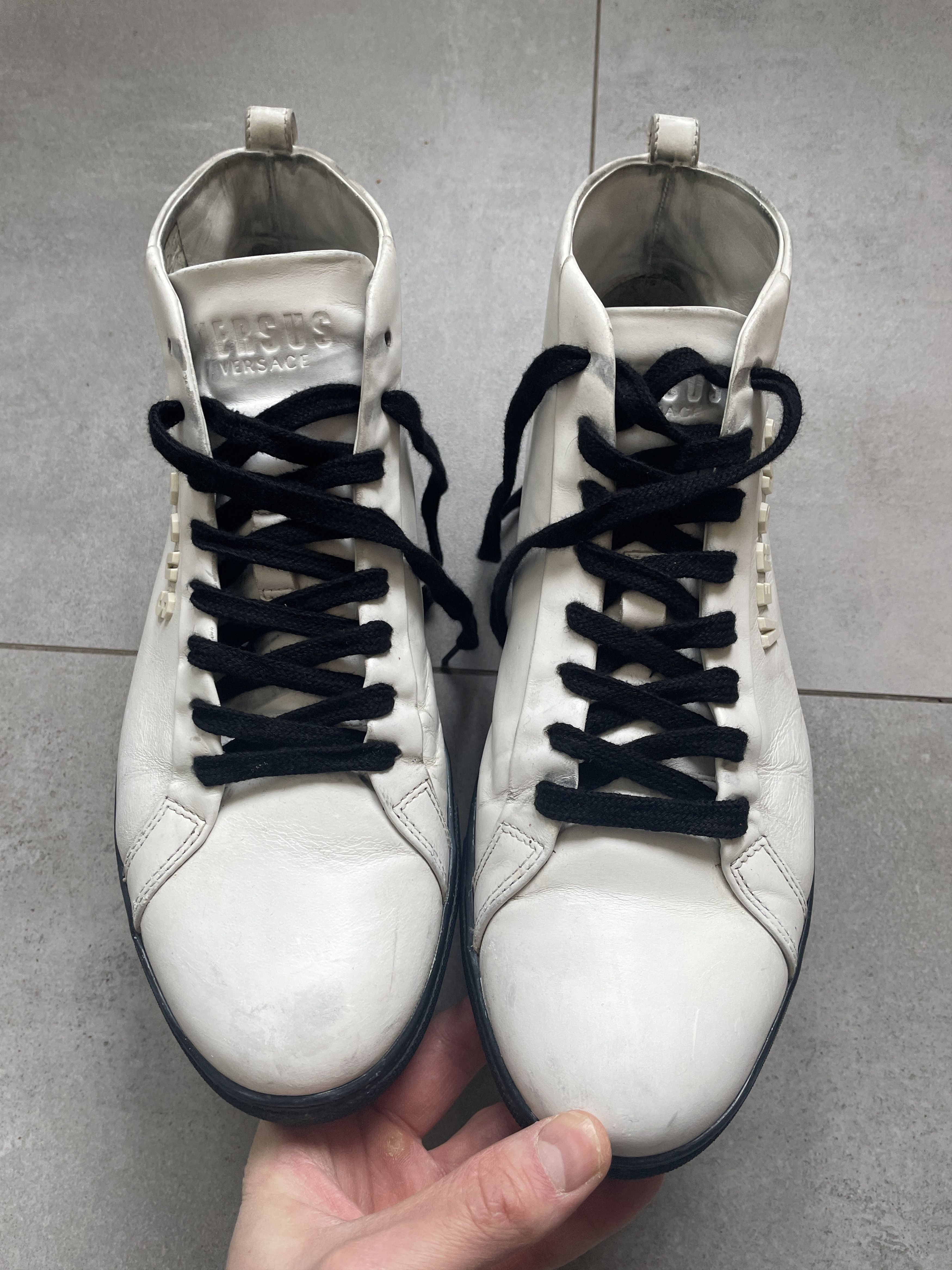 Versace Y2K VERSACE VERSUS ARENA WHITE BLACK LEATHER HI TOPS Size US 10 / EU 43 - 2 Thumbnail