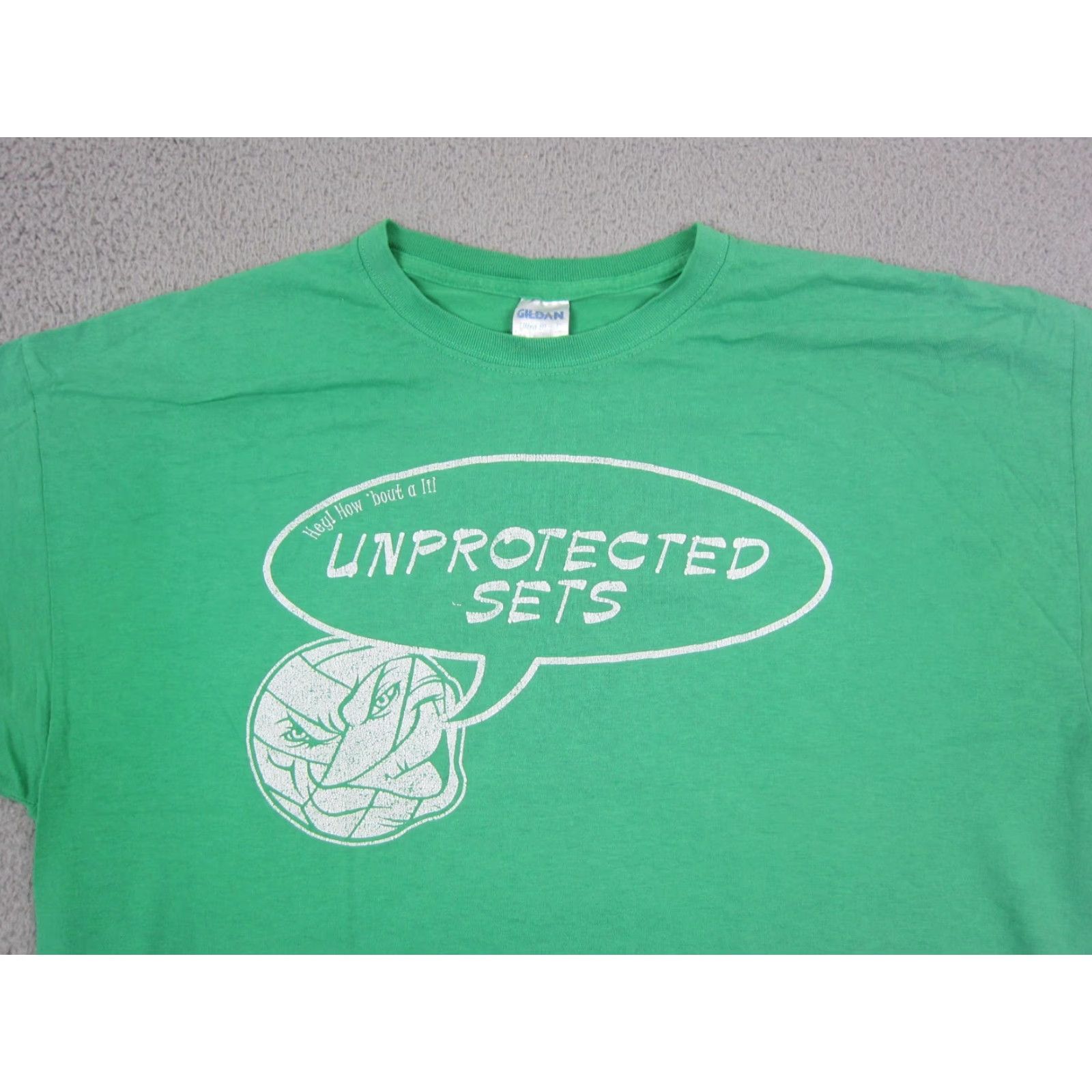 Gildan VINTAGE Gildan Shirt XL Green Mens 90s USA Funny Volleyball Short Sleeve Crew Neck T-Shirt Size US XL / EU 56 / 4 - 2 Thumbnail