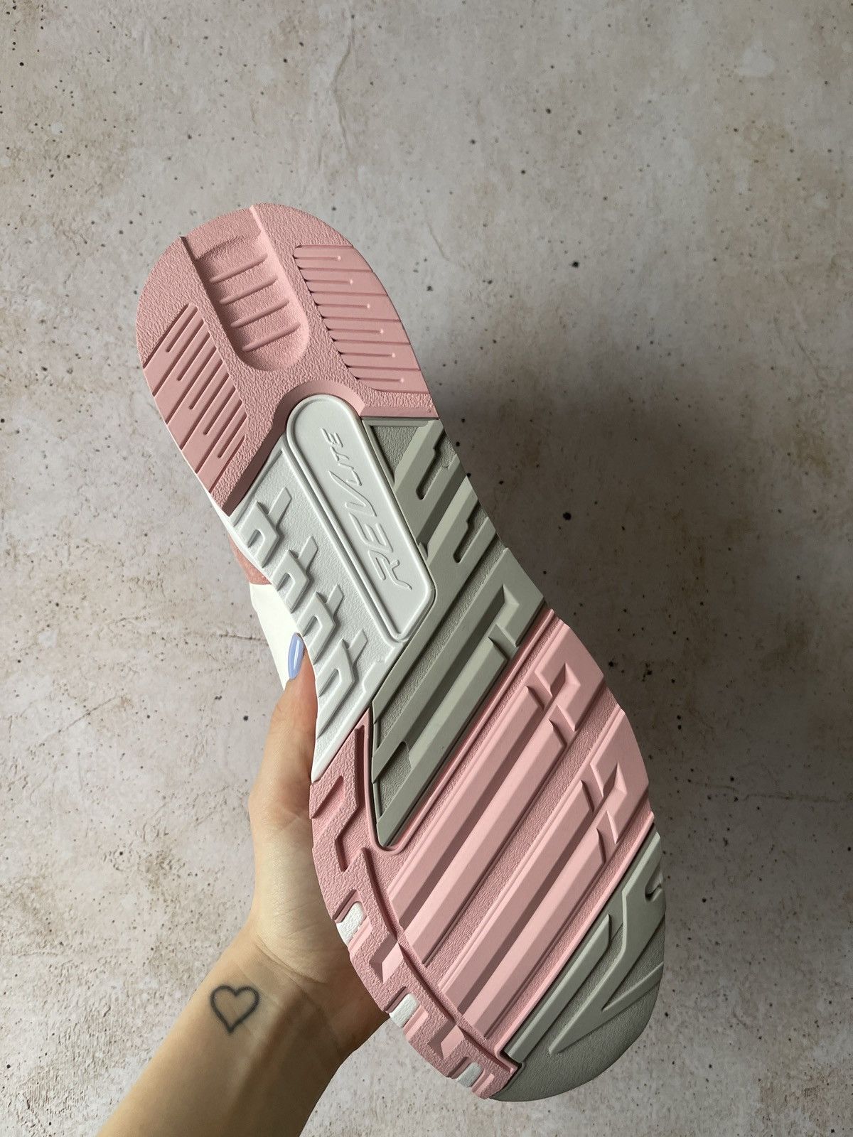 New Balance New Balance 1530 White Pink Size US 10.5 / EU 43-44 - 6 Thumbnail