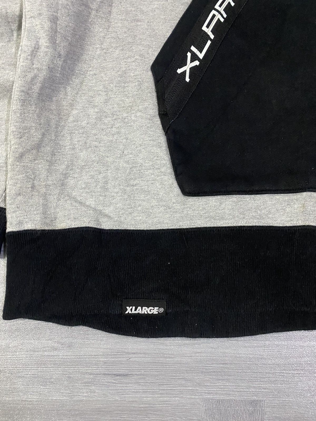 Xlarge XLarge Sweatshirt With Contrasting Design Kangaroo Pocket Size US L / EU 52-54 / 3 - 9 Thumbnail
