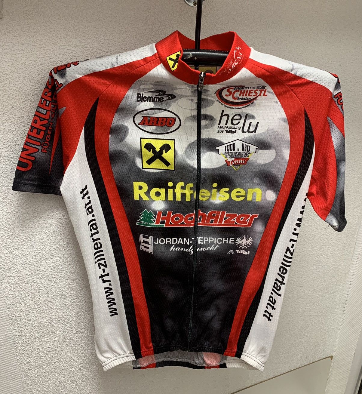 Bicycle Bicycle jersey raiffeisen red t-shirt Xl radteam Size US XL / EU 56 / 4 - 1 Thumbnail
