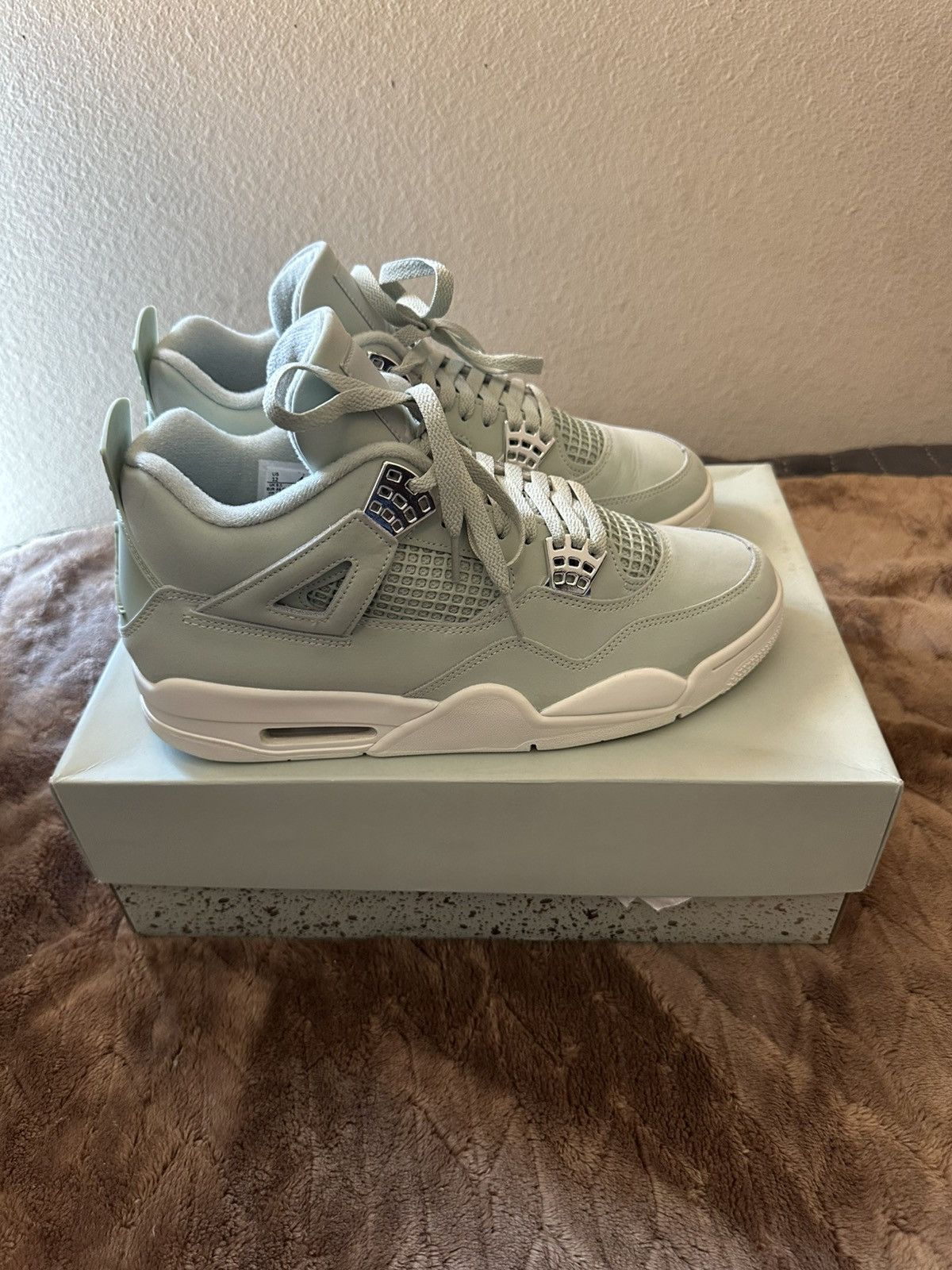 Jordan Brand Jordan 4 seafoam. Good condition. Size US 10.5 / EU 43-44 - 4 Thumbnail