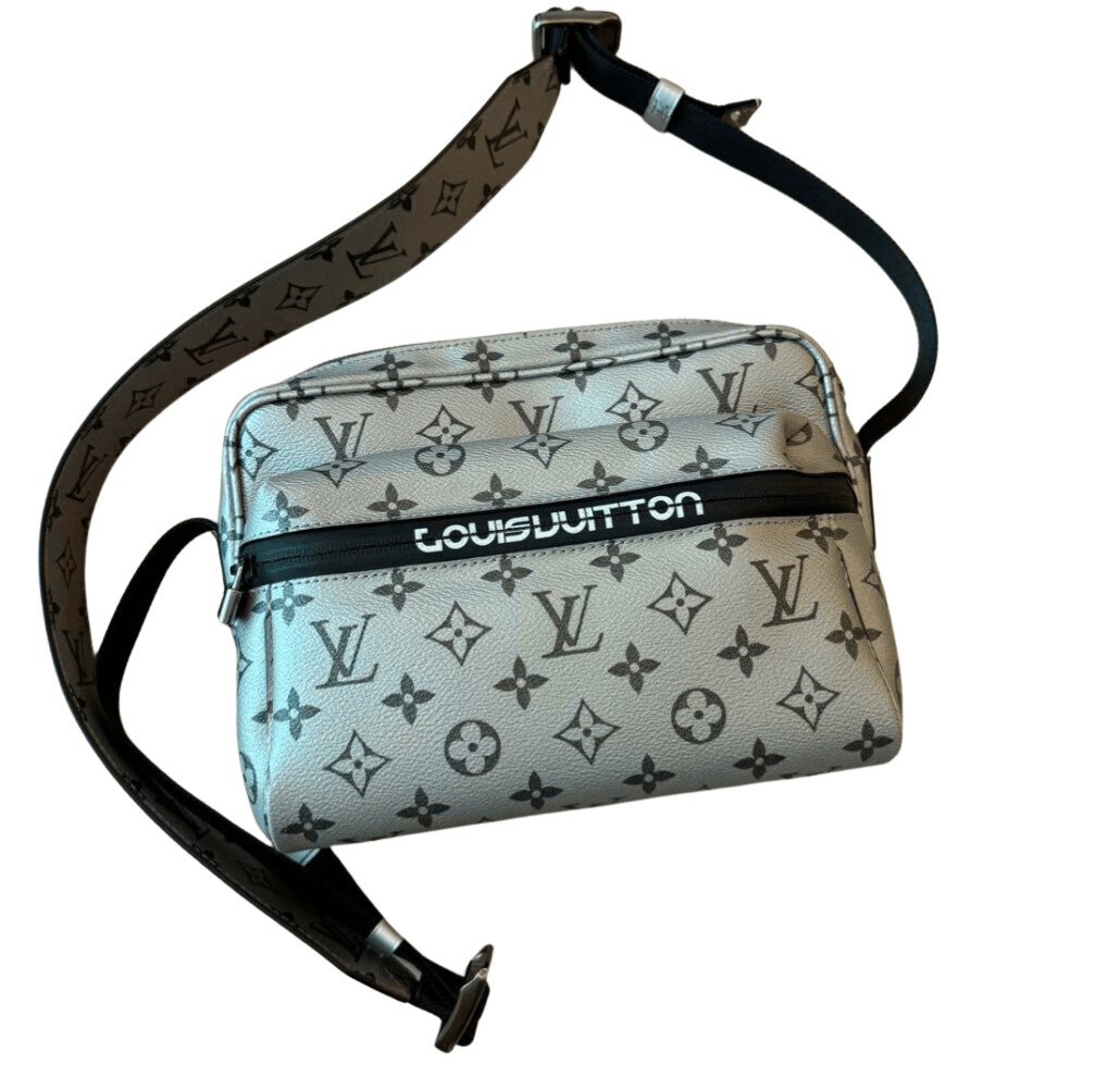 Louis Vuitton LOUISVUITTON Japan Limited Messenger Monogram Shoulder Bag Size ONE SIZE - 1 Thumbnail
