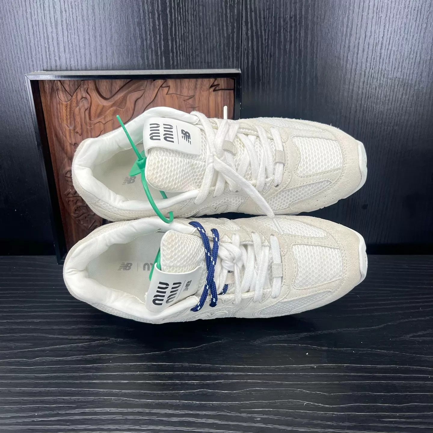 Miu Miu MIU MIU NB530 White 39.5 Like New Size US 9 / IT 39 - 6 Thumbnail