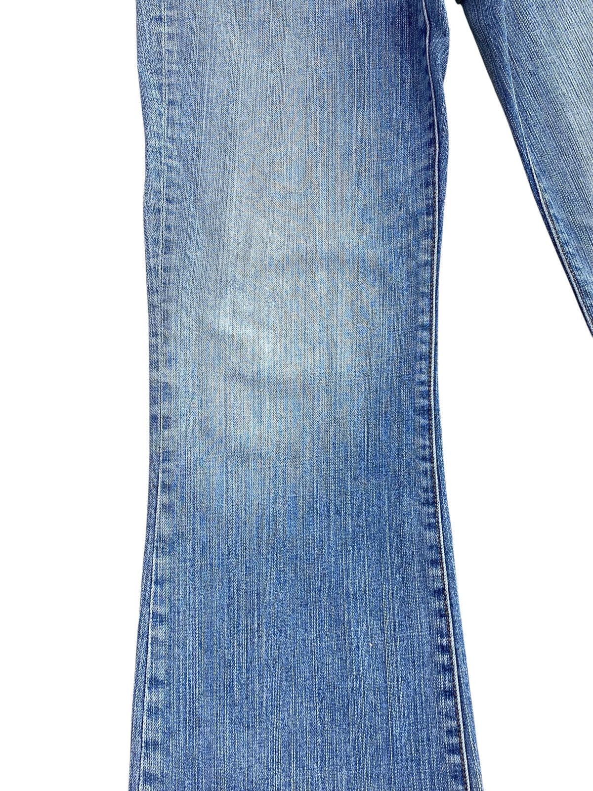 Uniqlo UNIQLO Faded Blue Wash Style Flare Jeans Size US 30 / EU 46 - 7 Thumbnail