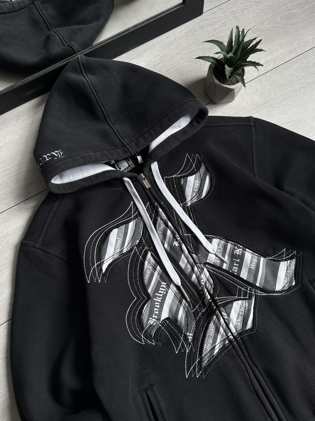 Karl Kani Vintage Karl Kani Y2K Big Logo Zip Hoodie Jacket Size US M / EU 48-50 / 2 - 4 Thumbnail
