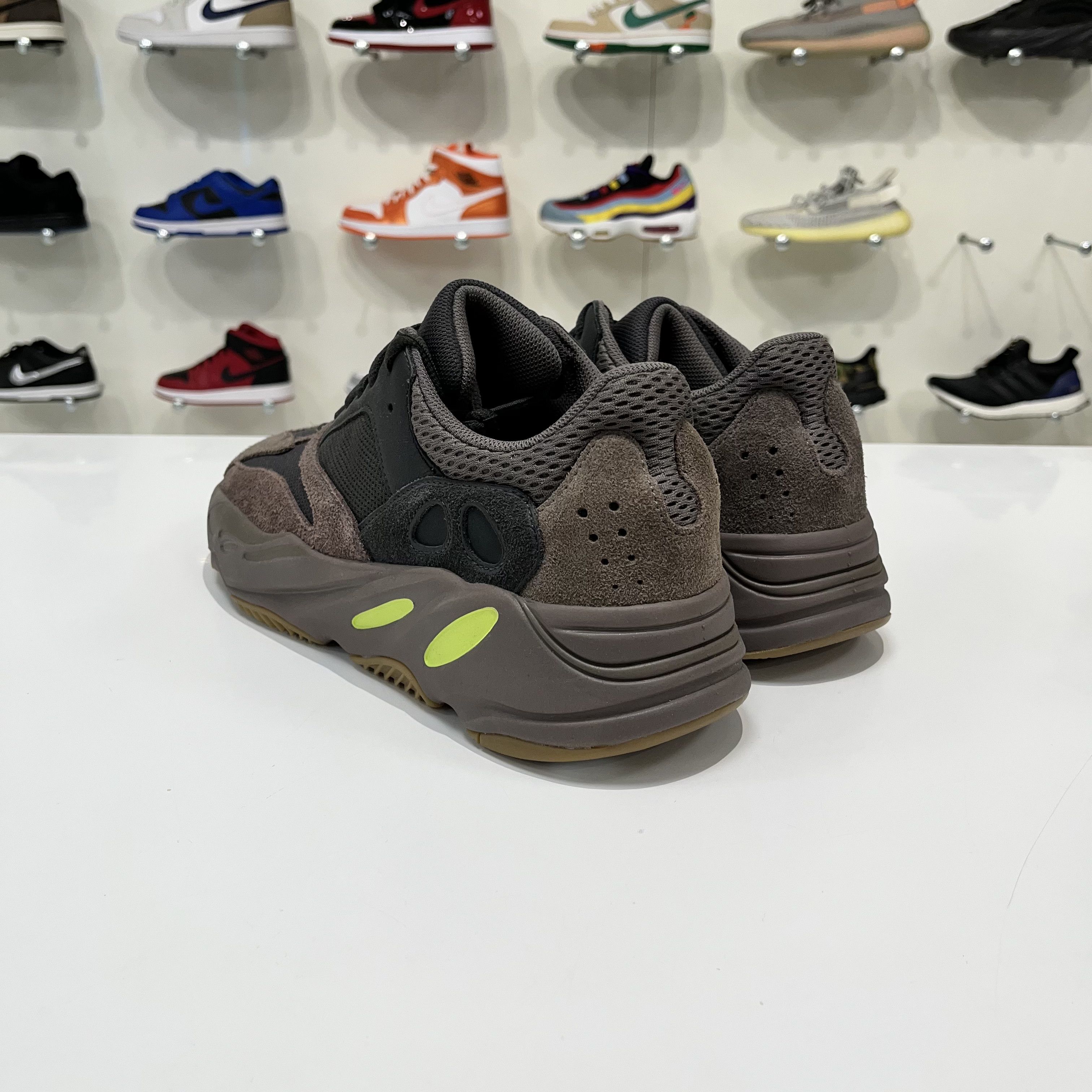 Adidas Adidas Yeezy Boost 700 Mauve Size US 11 / EU 44 - 4 Thumbnail