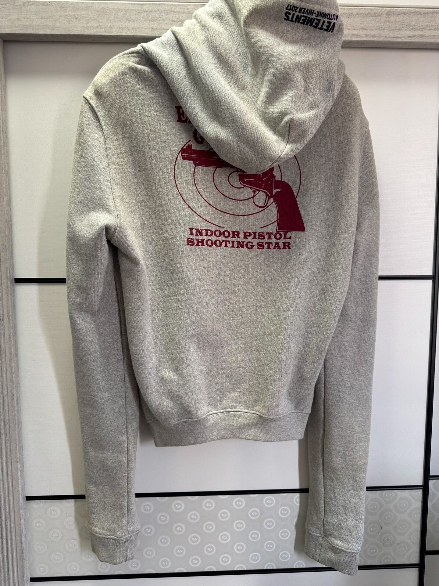 Vetements Vetements Gray Revolver Target Hoodie M Size US M / EU 48-50 / 2 - 1 Thumbnail