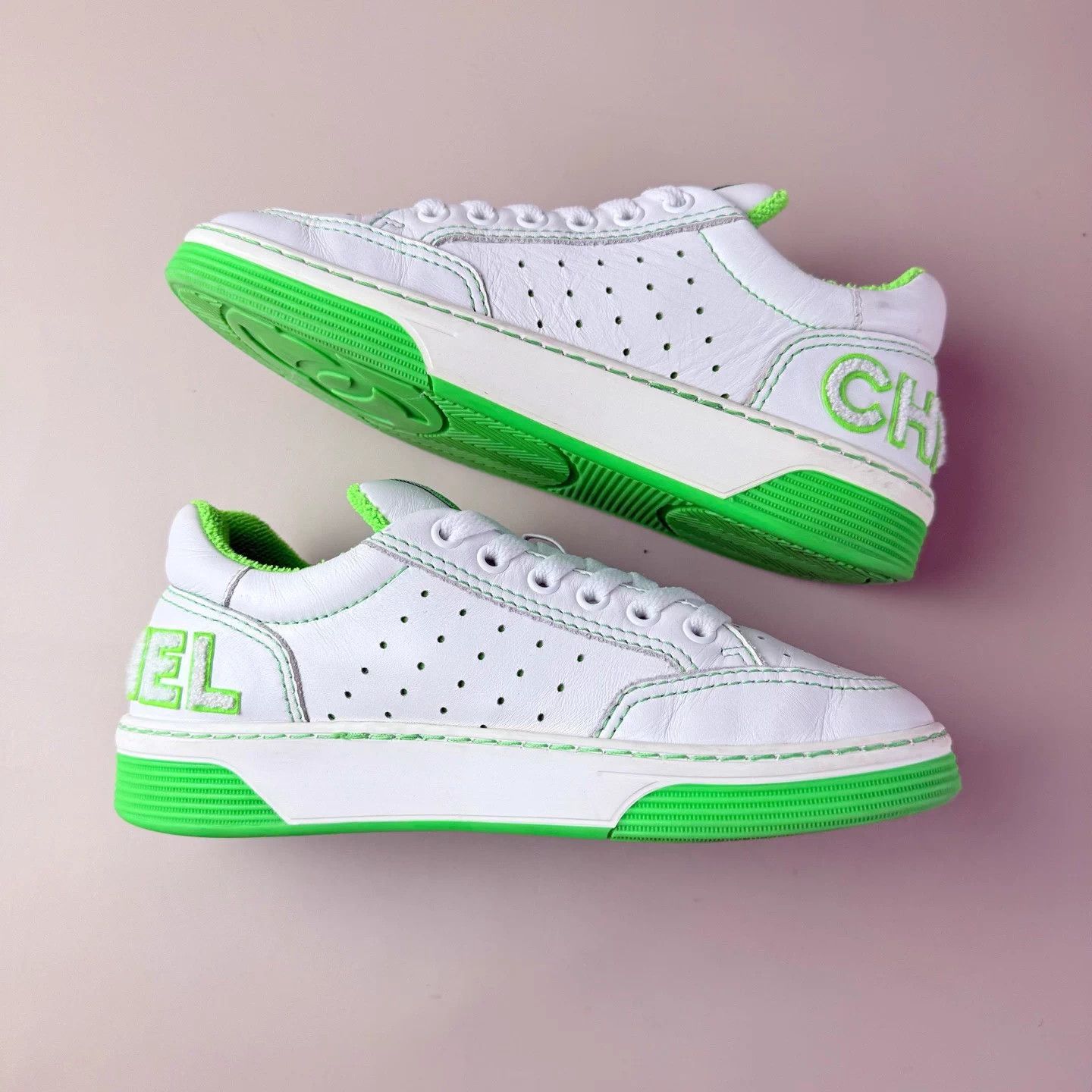 Chanel CHANEL white green logo lace-up sneakers 95 new Size US 5.5 / IT 35.5 - 6 Thumbnail