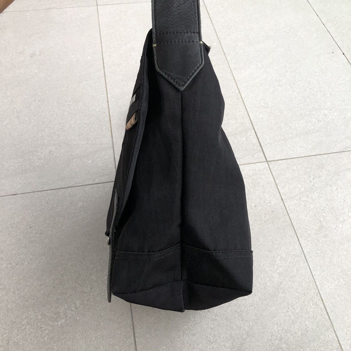 Paul Smith Authentic Paul Smith Genuine Leather Nylon Shoulder Bag Size ONE SIZE - 8 Thumbnail