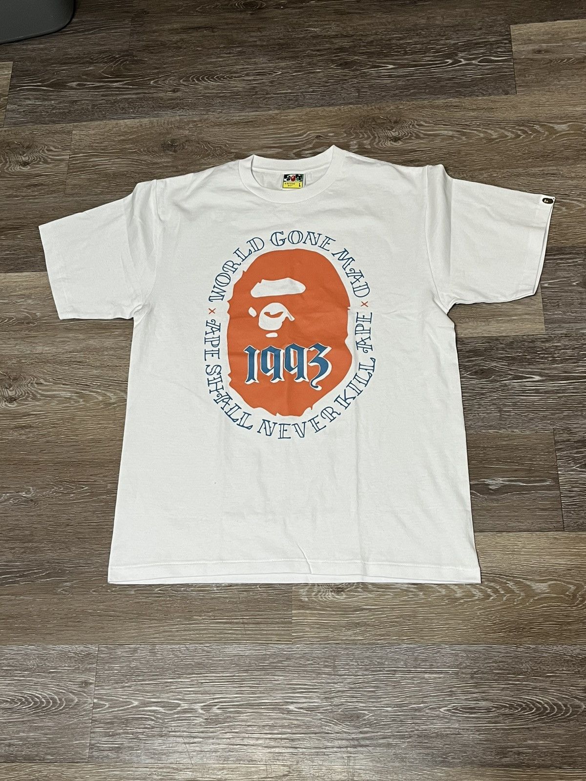 Bape BAPE 1993 WORLD GONE MAD HEAD LOGO TEE NEW WITH TAGS Size US L / EU 52-54 / 3 - 1 Thumbnail
