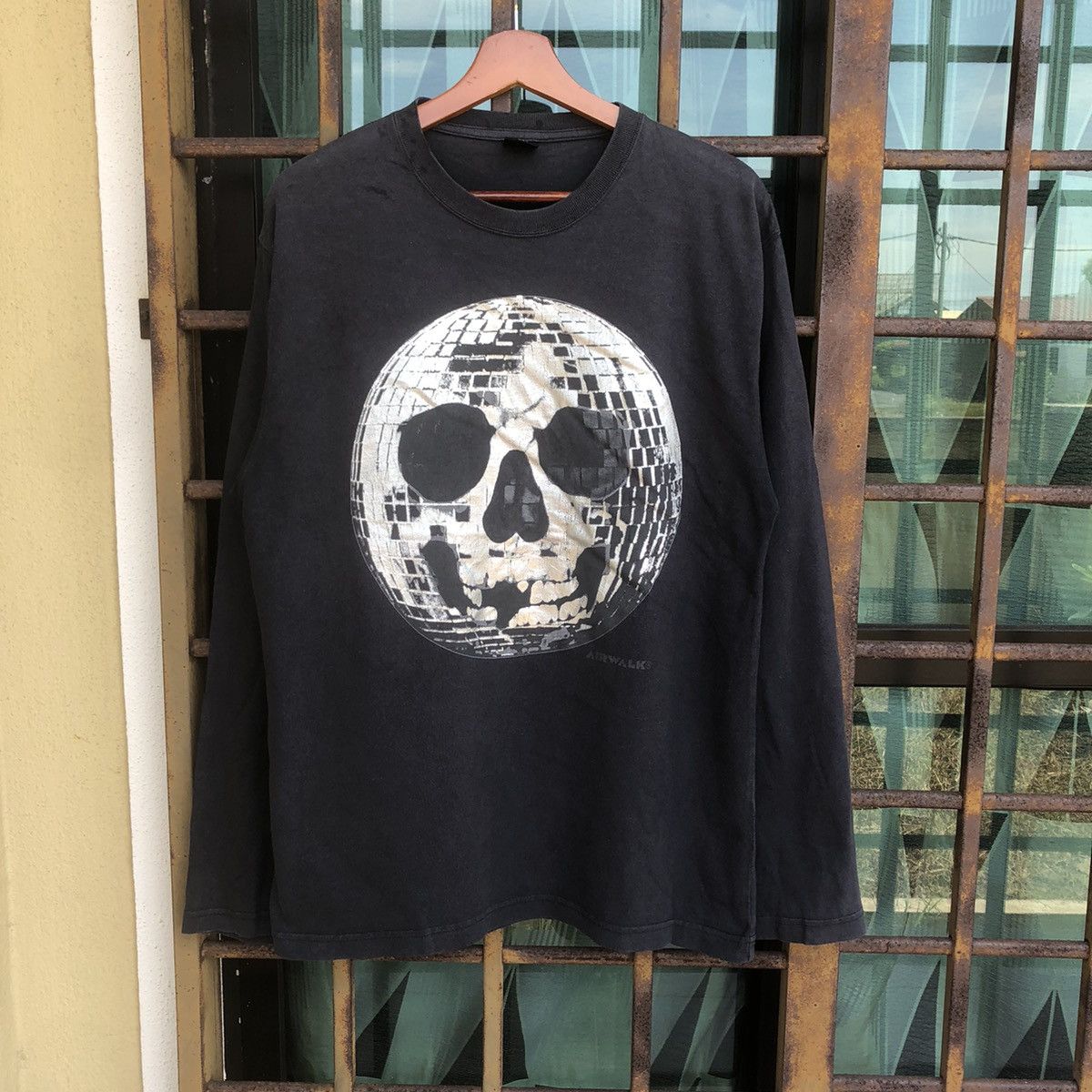 Airwalk Airwalk World Globe Skull Long Sleeve Shirt Size US L / EU 52-54 / 3 - 1 Thumbnail