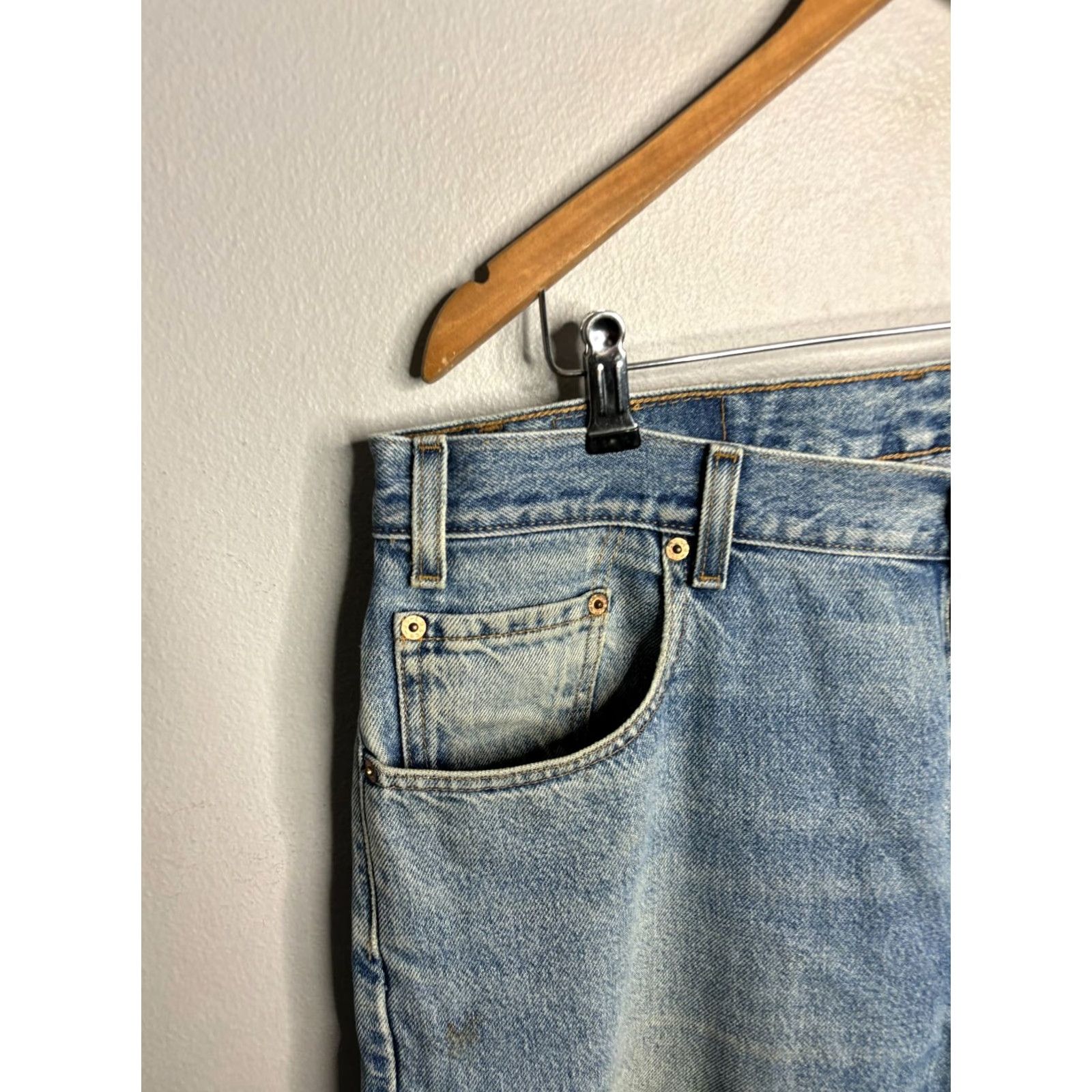 Levi's Levi's 560 Jeans Mens 36 Regular Blue Light Wash Tapered Vintage 90s Y2K Baggy Comfort Pockets Denim Jeans Mens Size US 36 / EU 52 - 6 Thumbnail