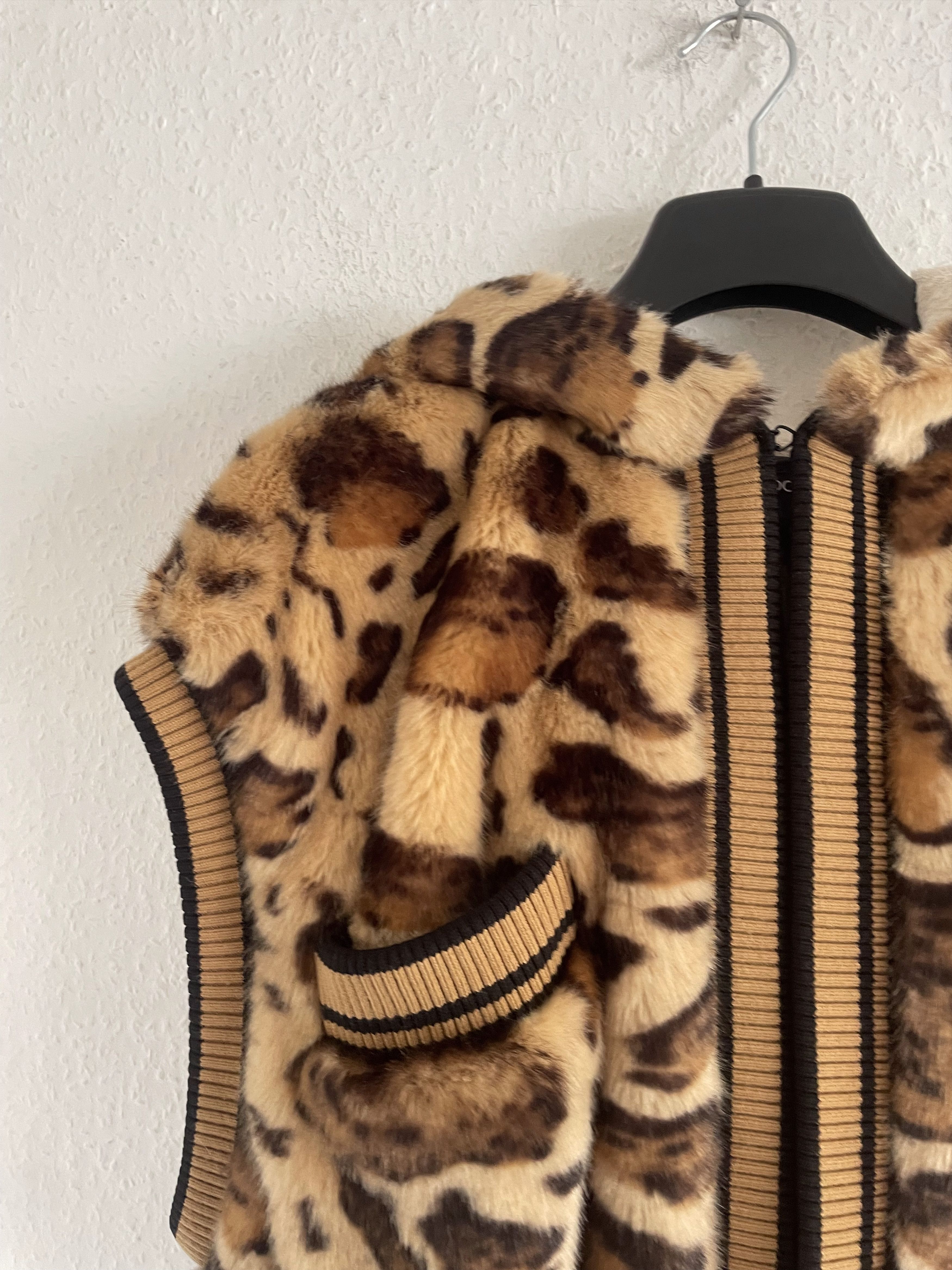 Dolce & Gabbana FW17 Leopard Faux Fur Hooded Vest Size XS / US 0-2 / IT 36-38 - 4 Thumbnail