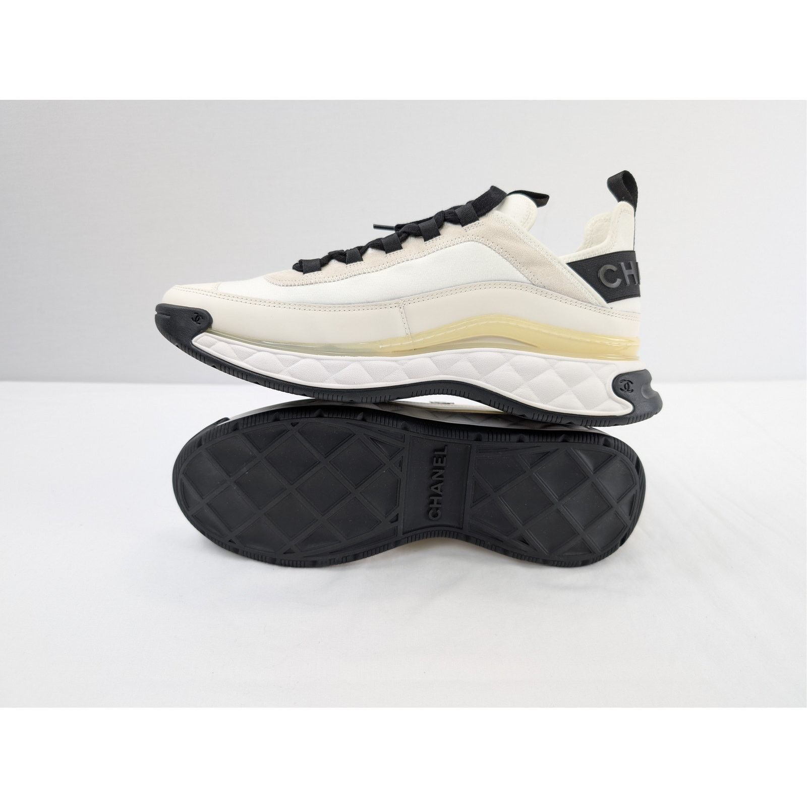 Chanel o1rshd1 Low Top Sneakers in White/Black Size US 10 / EU 43 - 14 Thumbnail