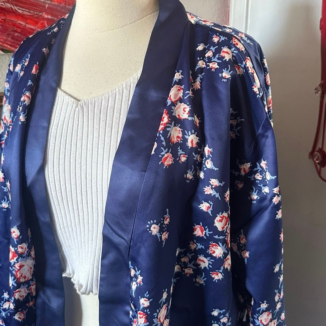 Other morgan lane fabfitfun dark blue pink floral silky robe Size ONE SIZE - 2 Thumbnail