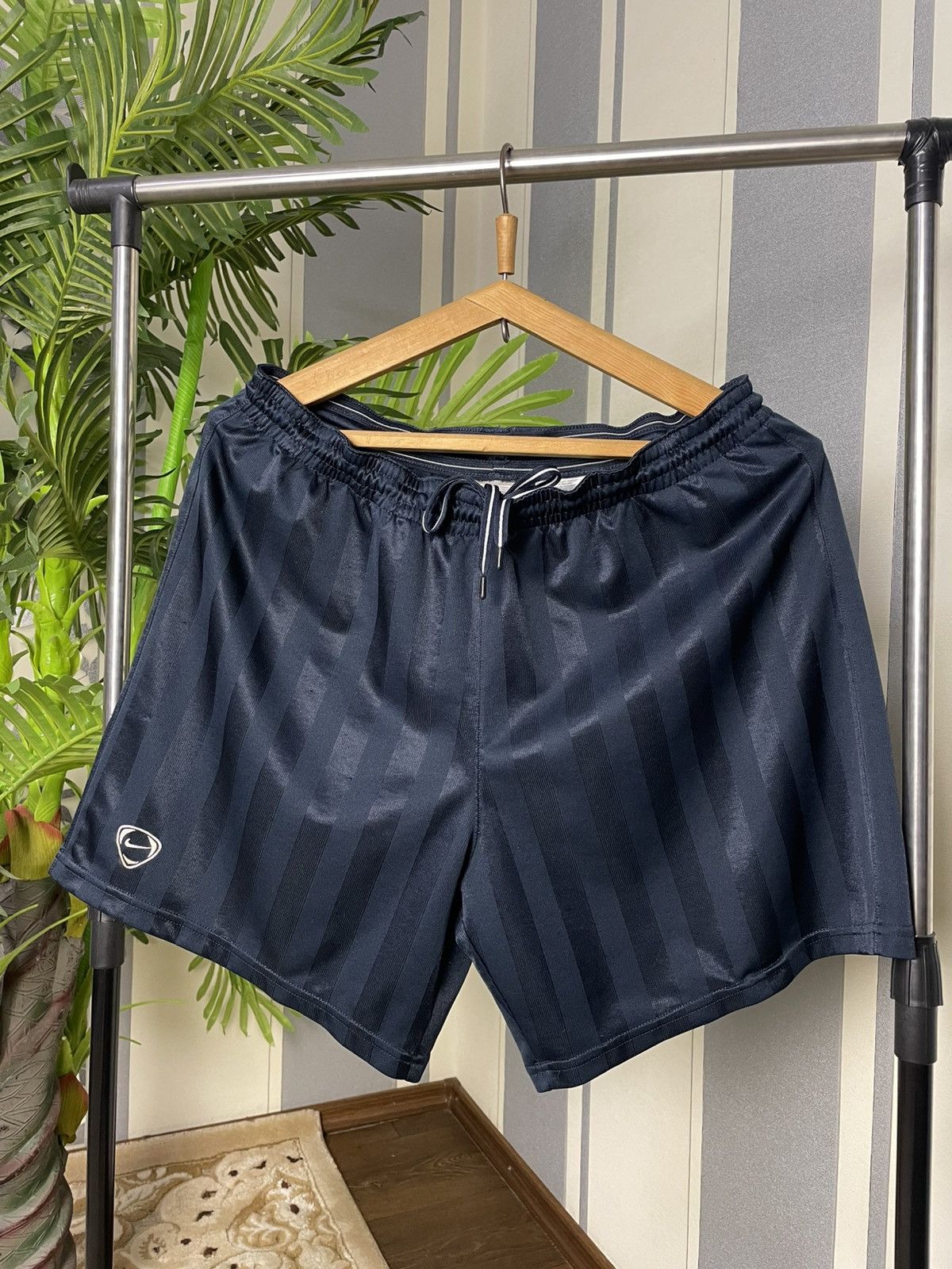 Nike Vintage Nike Shorts Swoosh y2k Size M Size US 32 / EU 48 - 1 Thumbnail