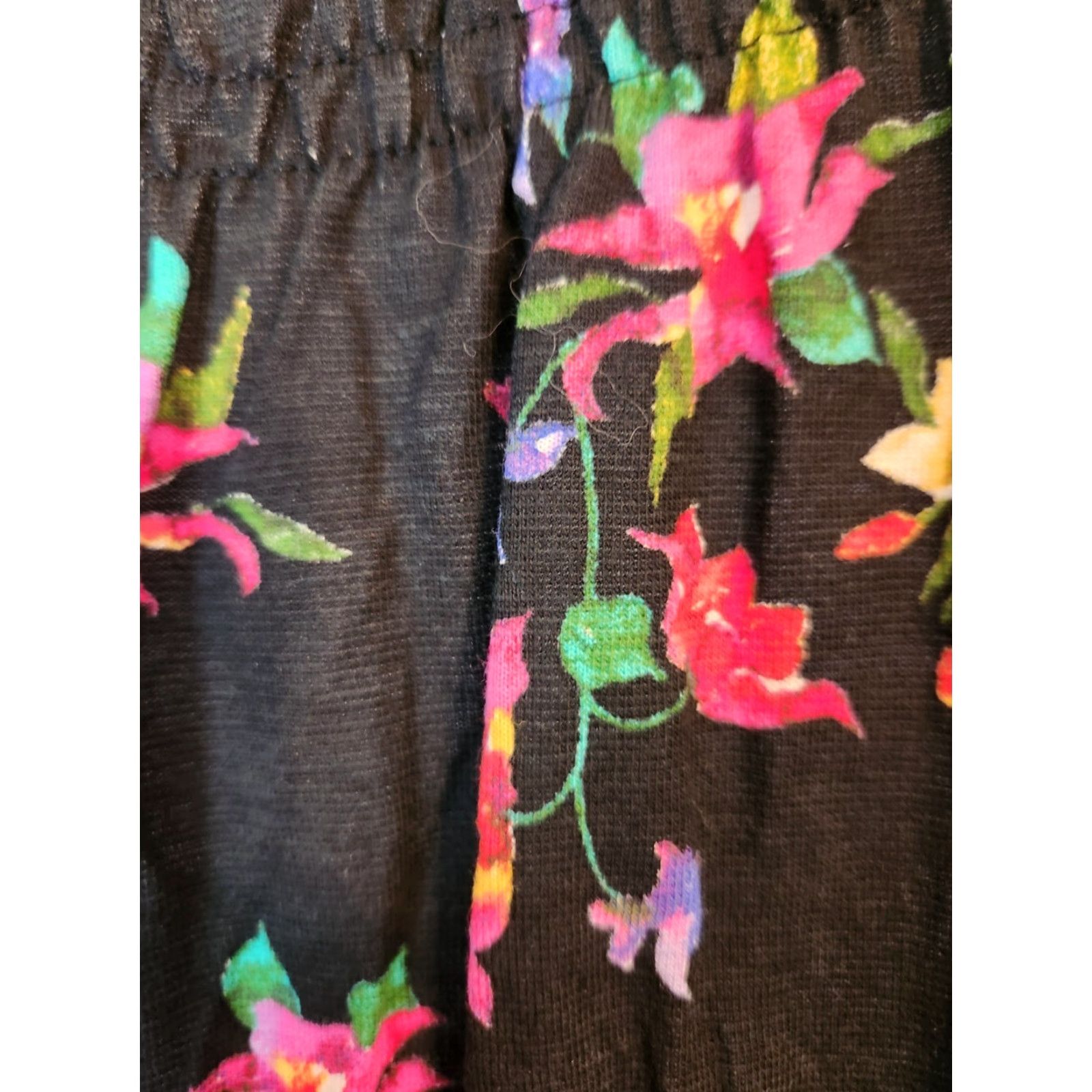 Vintage Woman Within Black Smocked Floral Print 3/4 Sleeve Tunic Top Shirt 2X 26 28 V-Neck Casual Everyday Womens Blouse Size XXL / US 16-18 / IT 52-54 - 7 Thumbnail