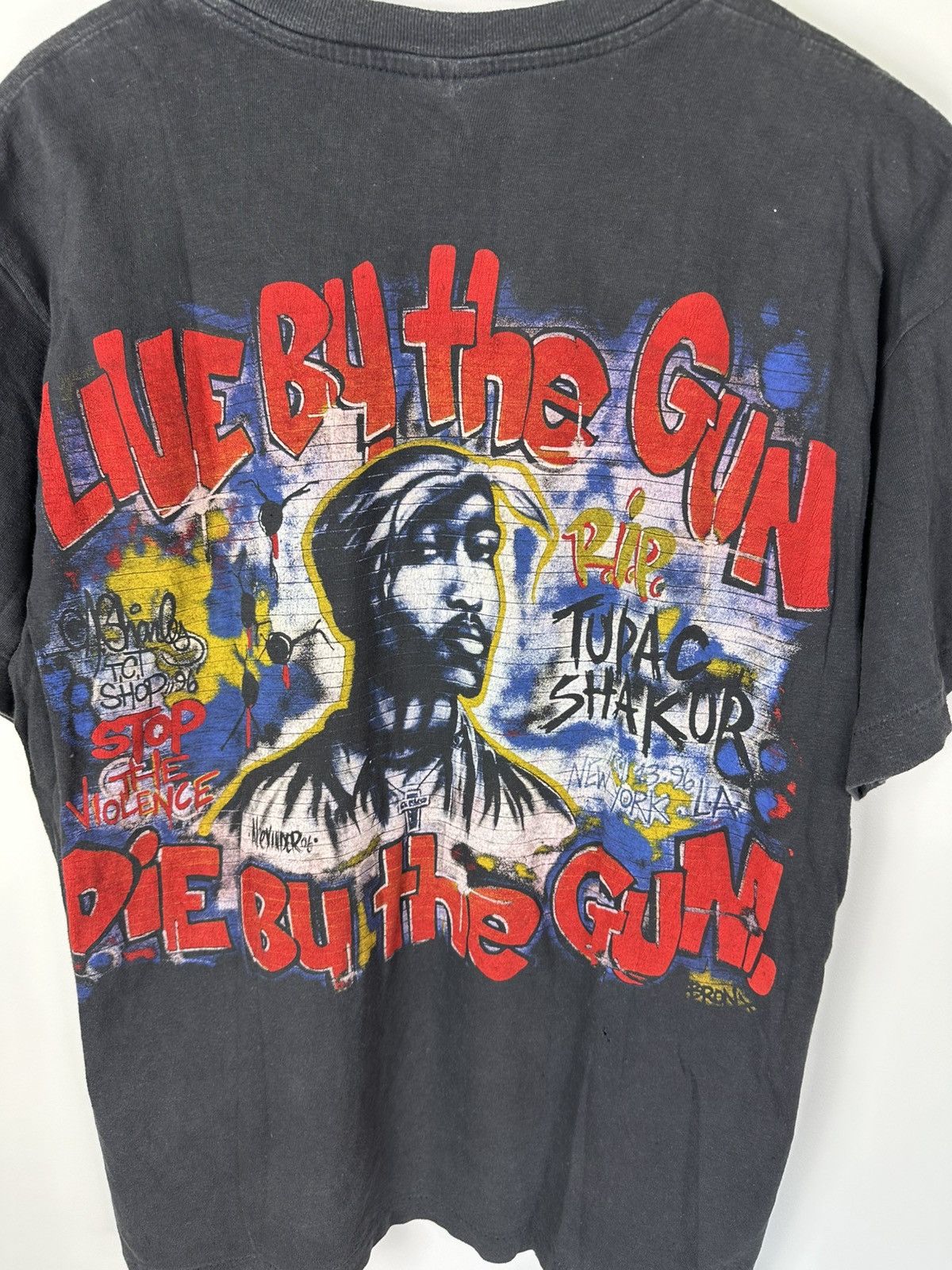 Vintage Live by the gun Tupac vintage single stitch 90s rap t-shirt Size US M / EU 48-50 / 2 - 5 Thumbnail