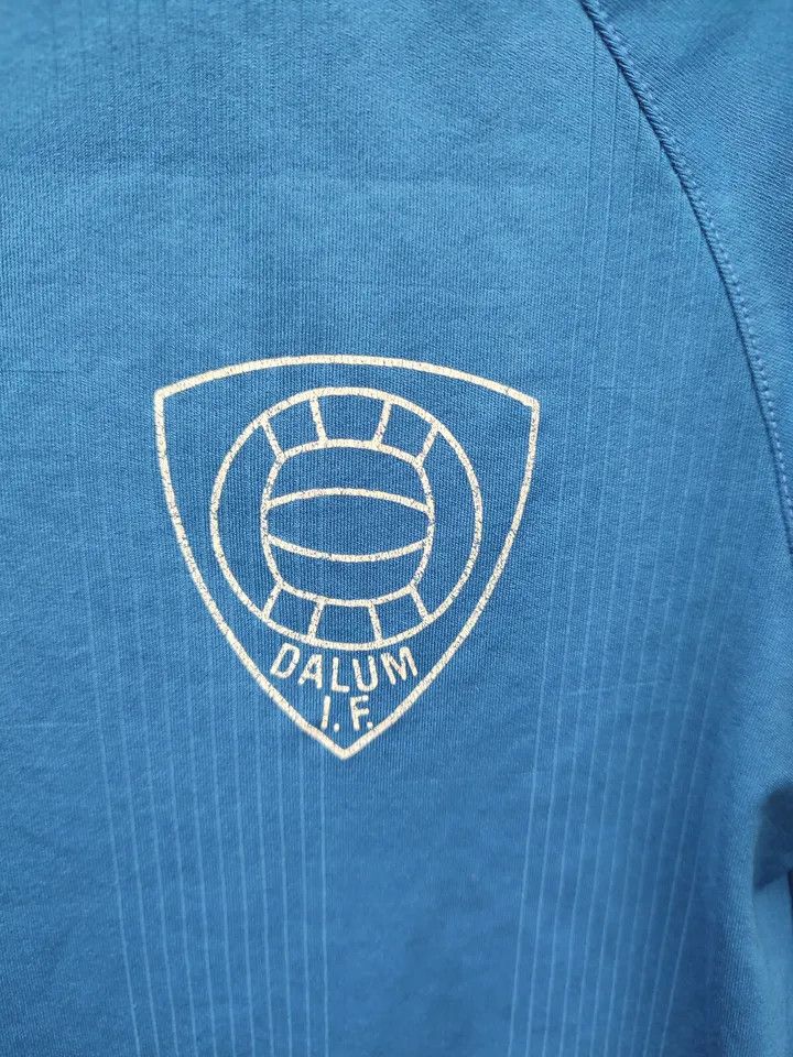 Hummel Dalum IF home FOOTBALL Kit SHIRT SOCCER JERSEY Hummel Size US S / EU 44-46 / 1 - 8 Thumbnail