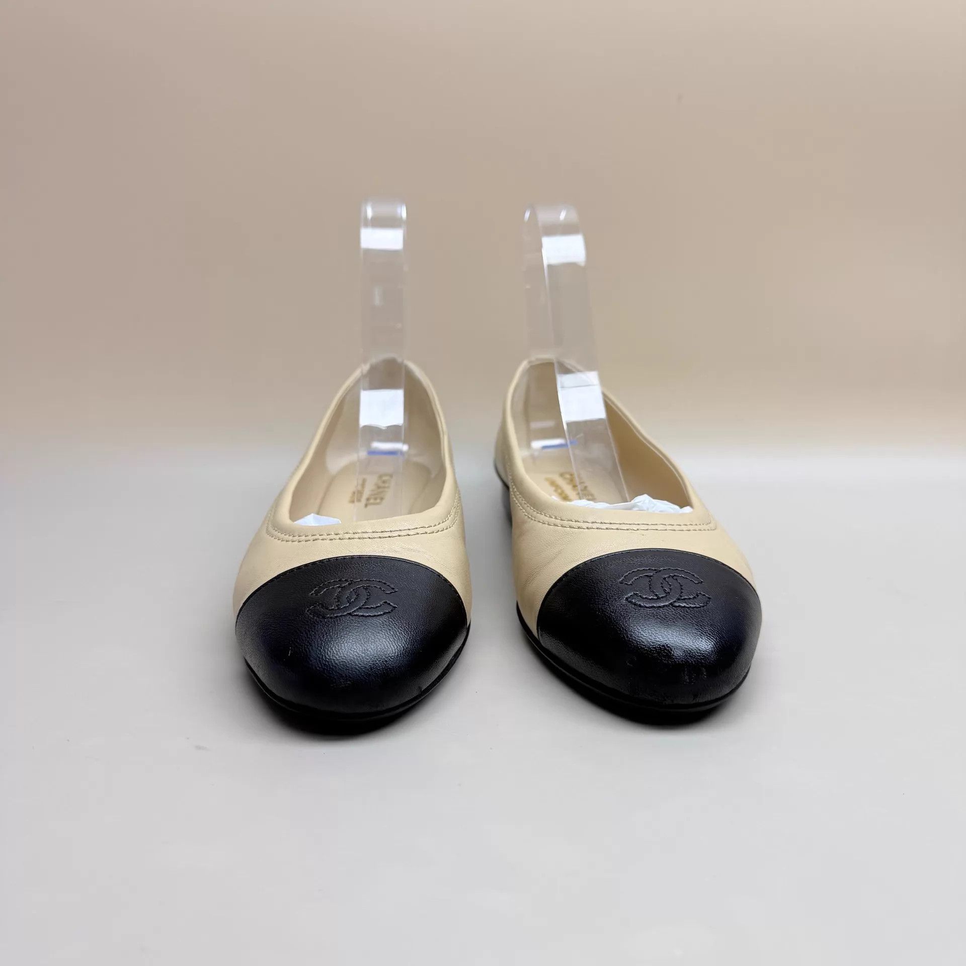 Chanel CHANEL CC Milk Tea Low Heel Pumps 39EU Mint Size US 8.5 / IT 38.5 - 2 Thumbnail
