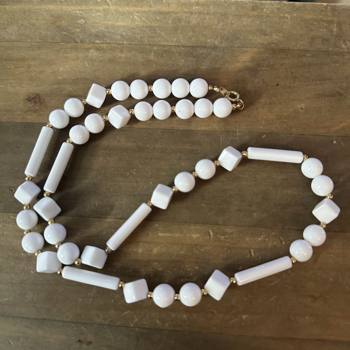 Vintage Vintage white lucite bead necklace Size ONE SIZE - 2 Thumbnail