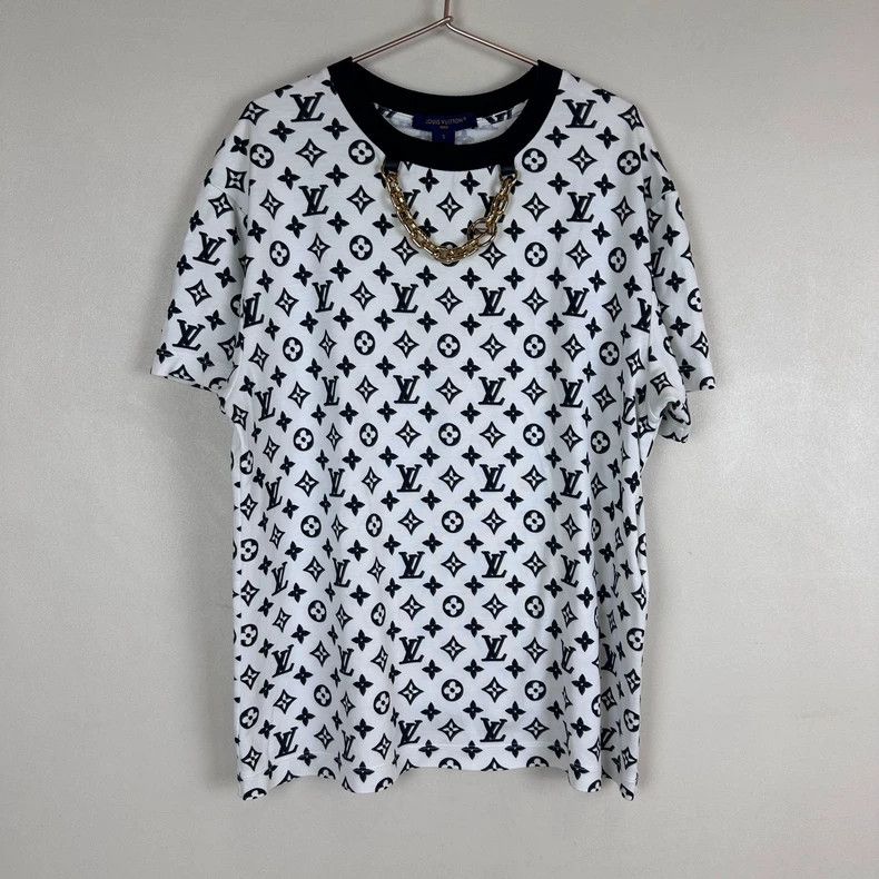 Louis Vuitton Louis Vuitton Monogram Print T-Shirt Size US S / EU 44-46 / 1 - 1 Thumbnail