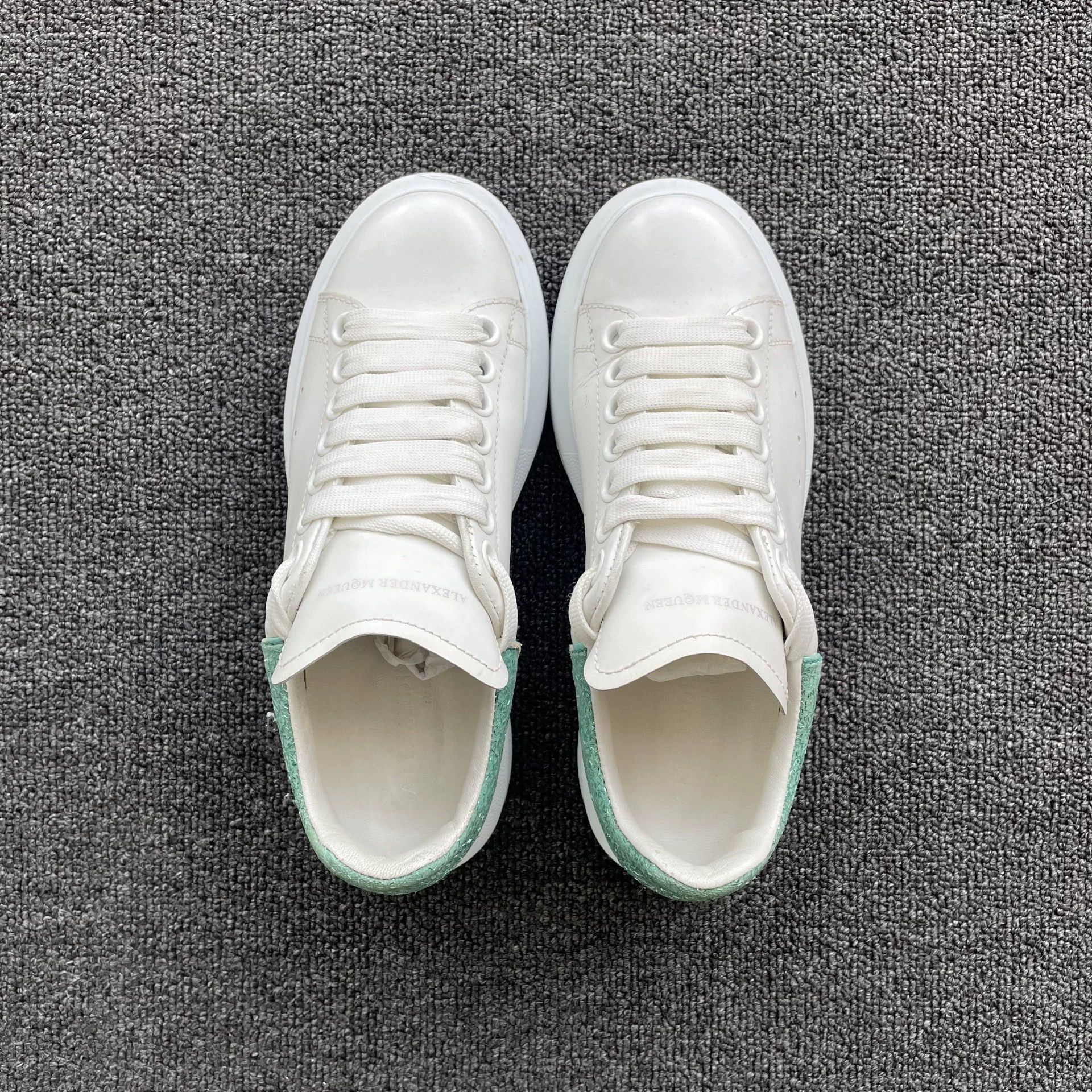 Alexander McQueen Alexander McQUEEN green sequin white sneakers 35.5 Size US 5 / IT 35 - 3 Thumbnail