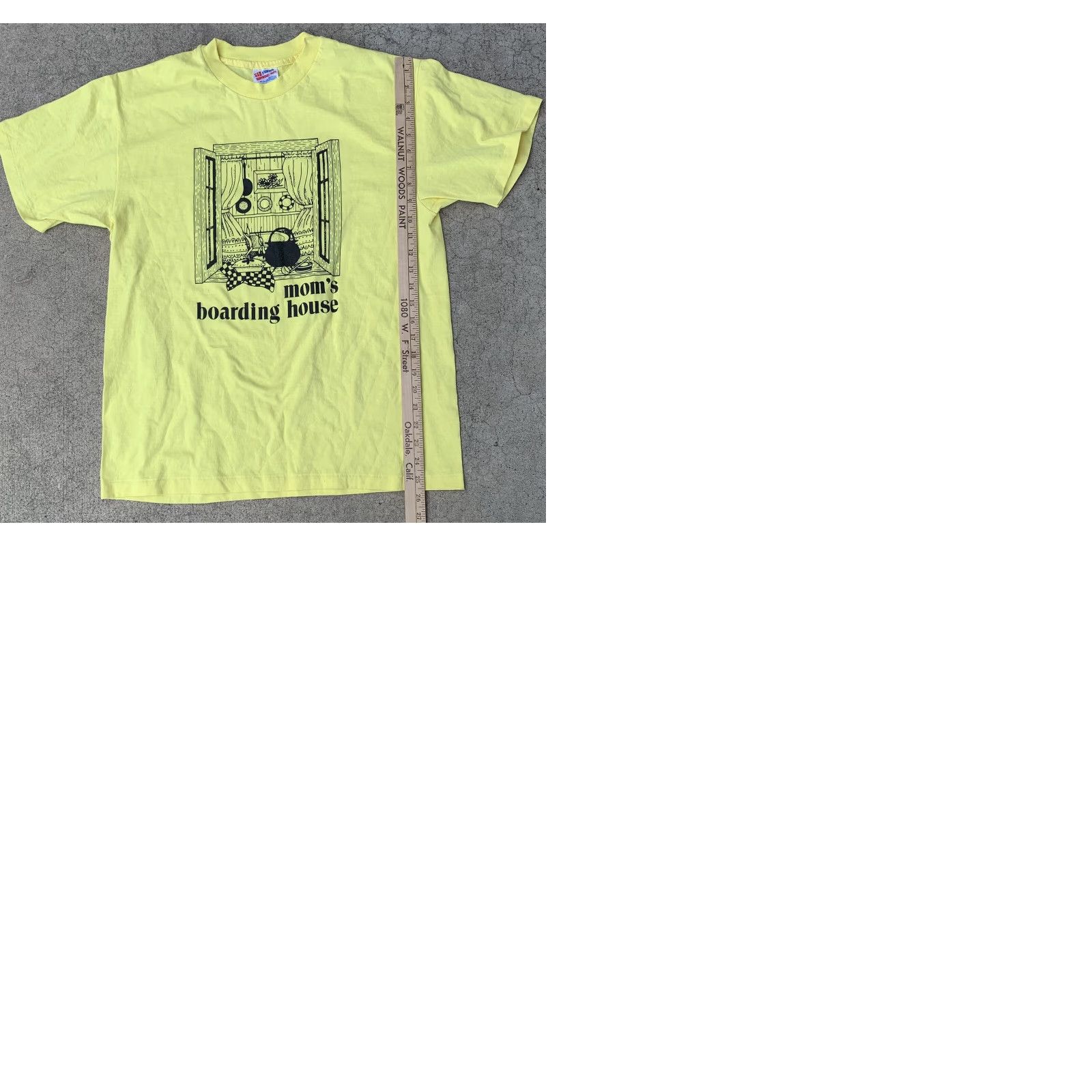 Hanes VINTAGE Hanes T-Shirt Graphic Print Crew Neck Short Sleeve Yellow L Men 80s 90s Retro Moms Boarding House Single Stitch Made in USA Size US L / EU 52-54 / 3 - 9 Thumbnail