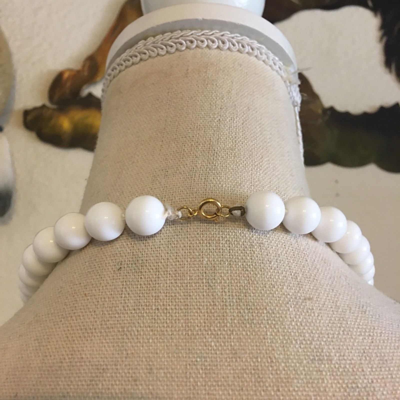 Vintage Vintage 70s knotted white glass bead necklace Size ONE SIZE - 5 Thumbnail