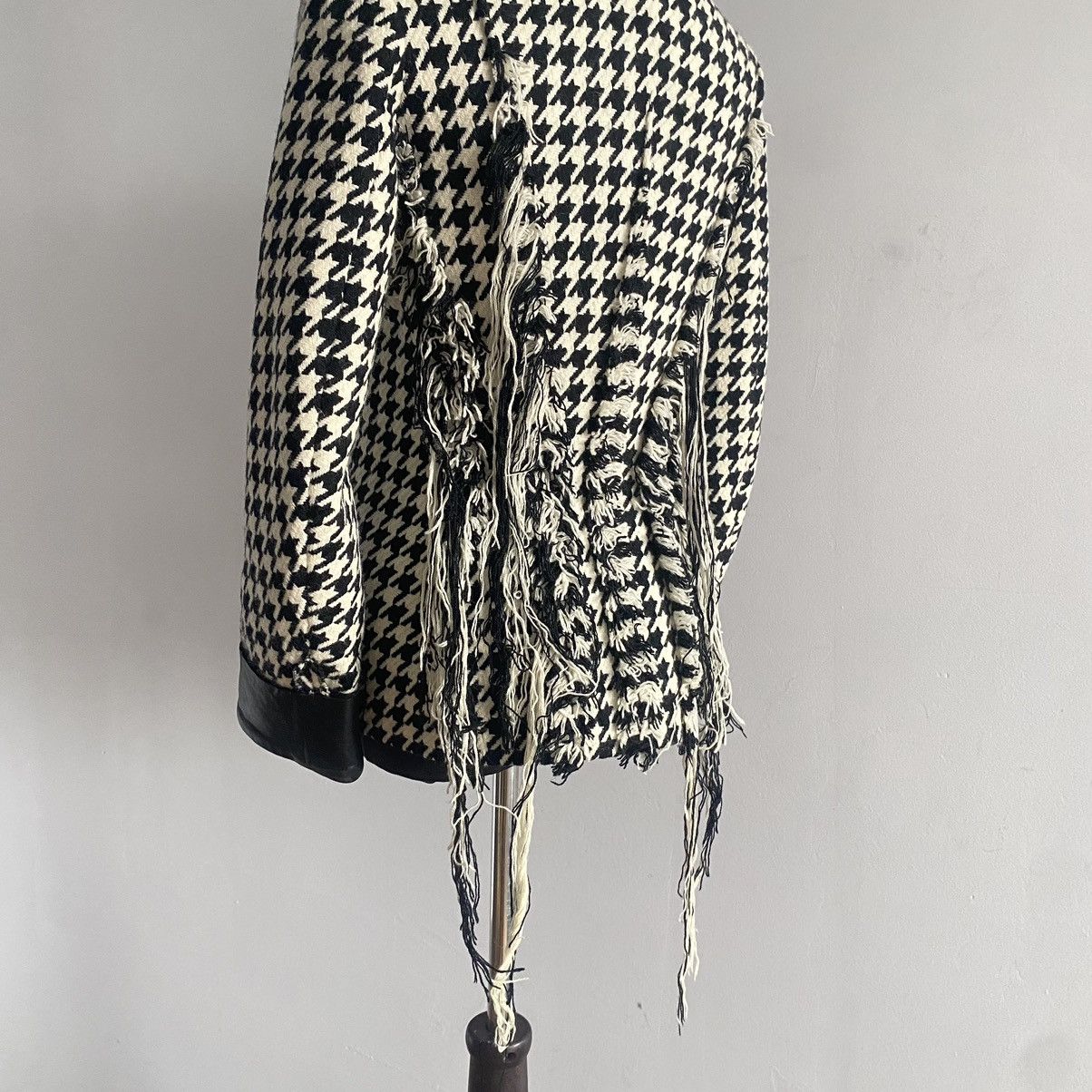 Yohji Yamamoto FW2003 Yohji Yamamoto houndstooth fringe blazer Size S / US 4 / IT 40 - 9 Thumbnail