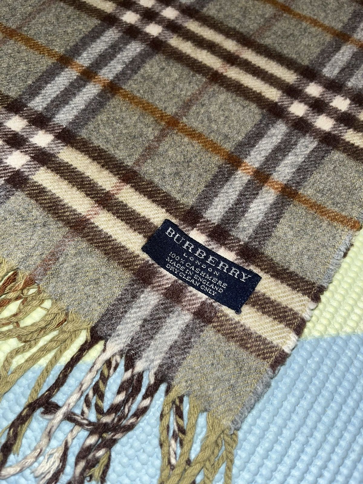 Burberry Burberry Scarf Green Cashmere Size ONE SIZE - 2 Thumbnail