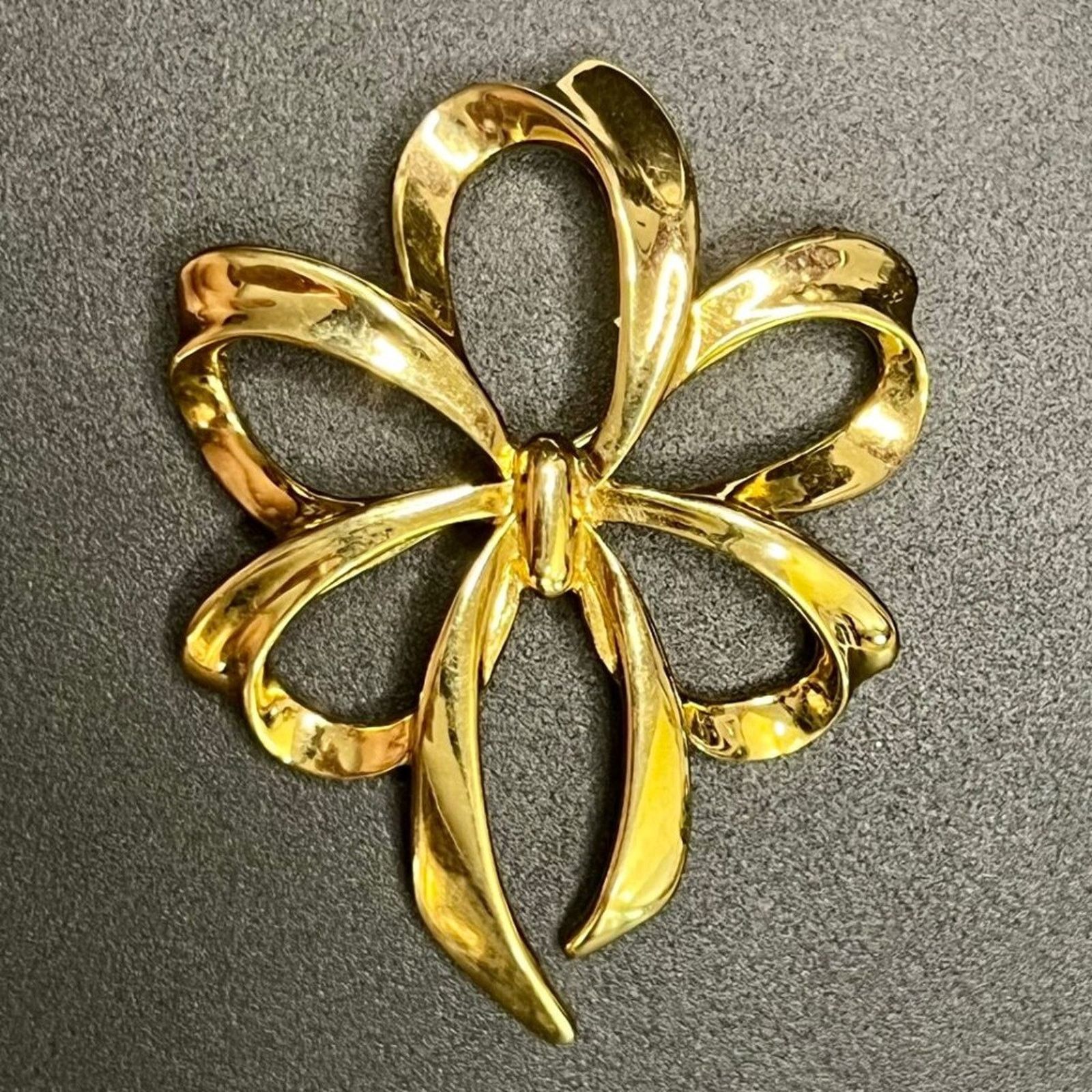 & Other Stories Napier, Goldtone Outline Ribbon, 2.5 x 2 brooch pin, EC Size ONE SIZE - 1 Preview