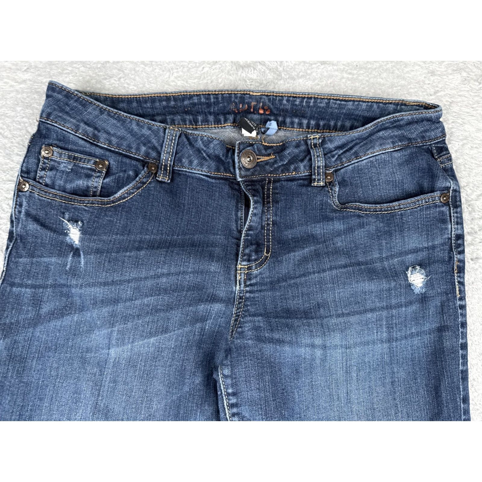 Apt. 9 Apt. 9 Crop Jeans Womens 10 Blue Medium Wash Mid Rise Stretch Distressed 31x26 Size 32" / US 10 / IT 46 - 4 Thumbnail