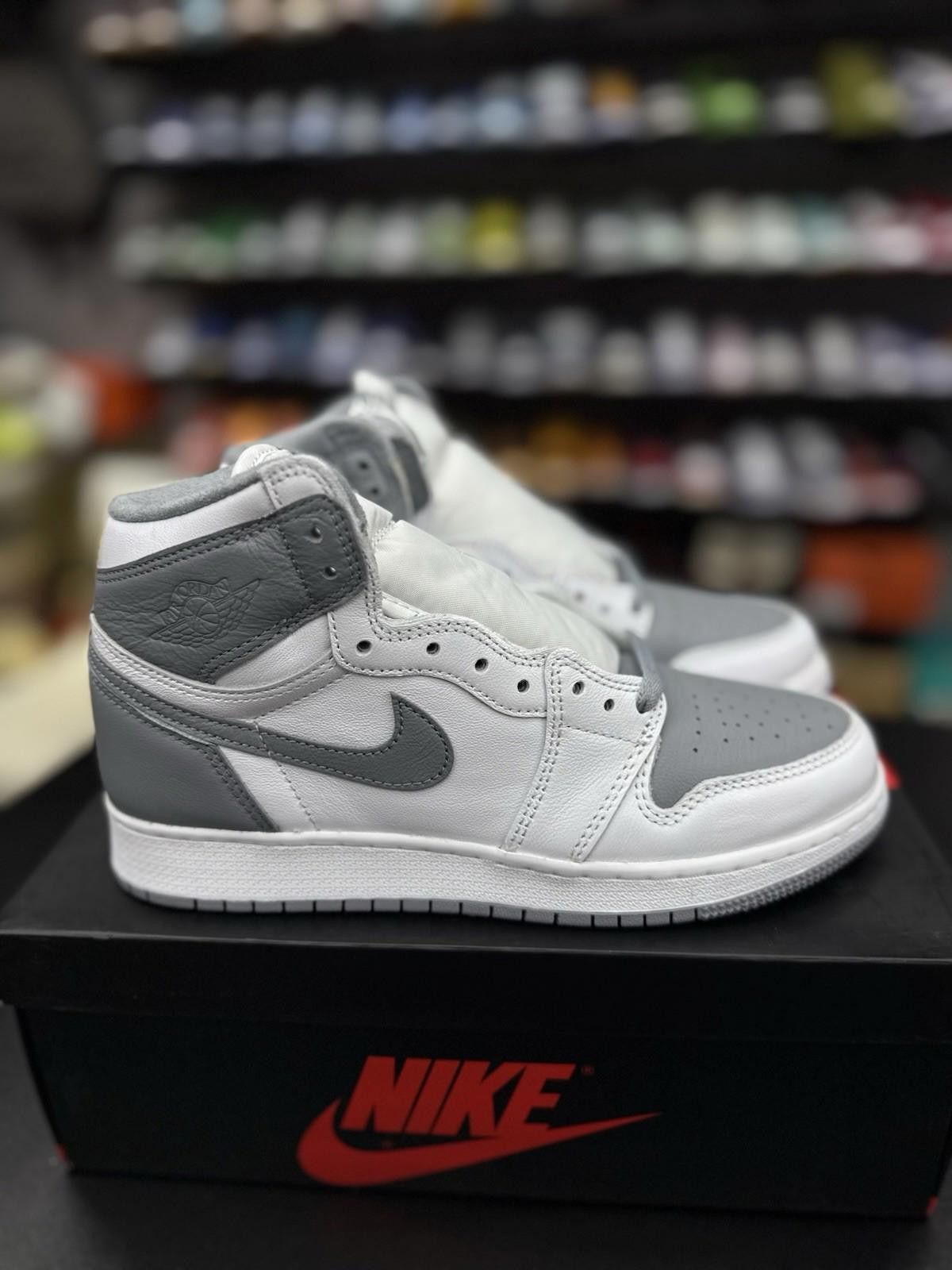 Nike Nike Air Jordan 1 Retro High OG Stealth White - GS 6.5Y/8W Size US 6.5 / EU 39-40 - 1 Thumbnail