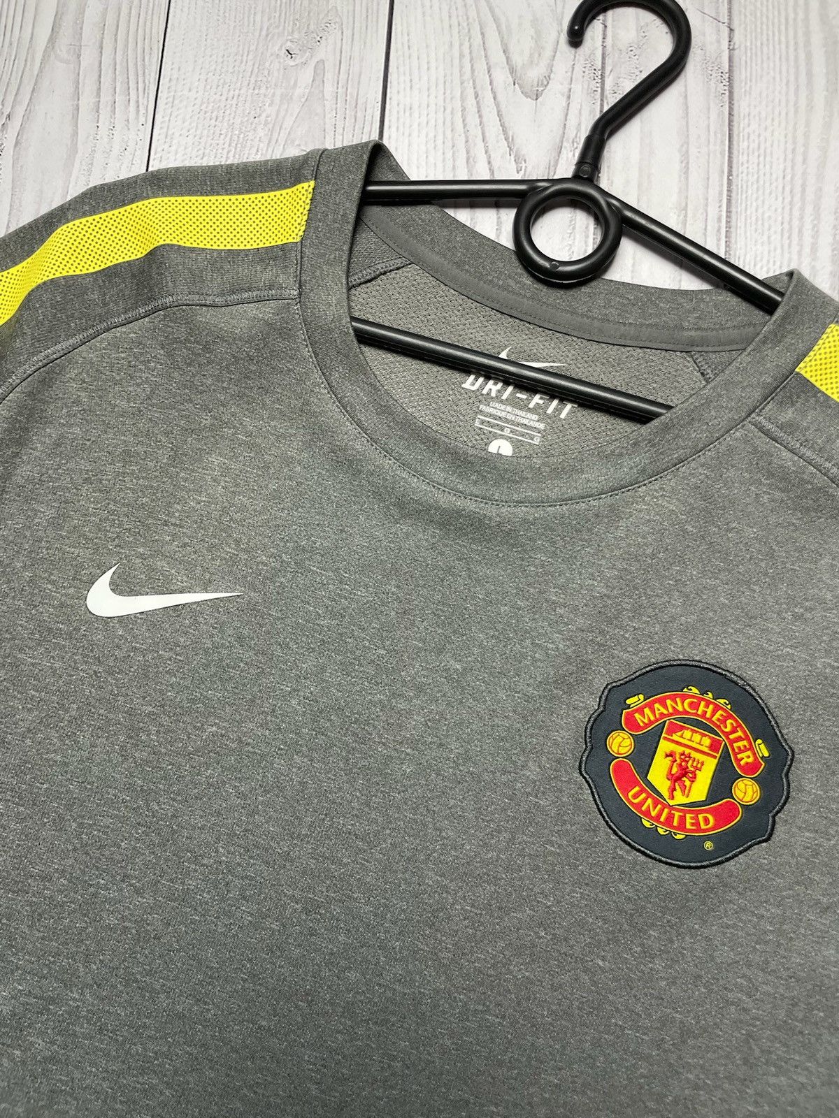 Other Vintage Manchester United soccer jersey grey size L logo Size US L / EU 52-54 / 3 - 3 Thumbnail