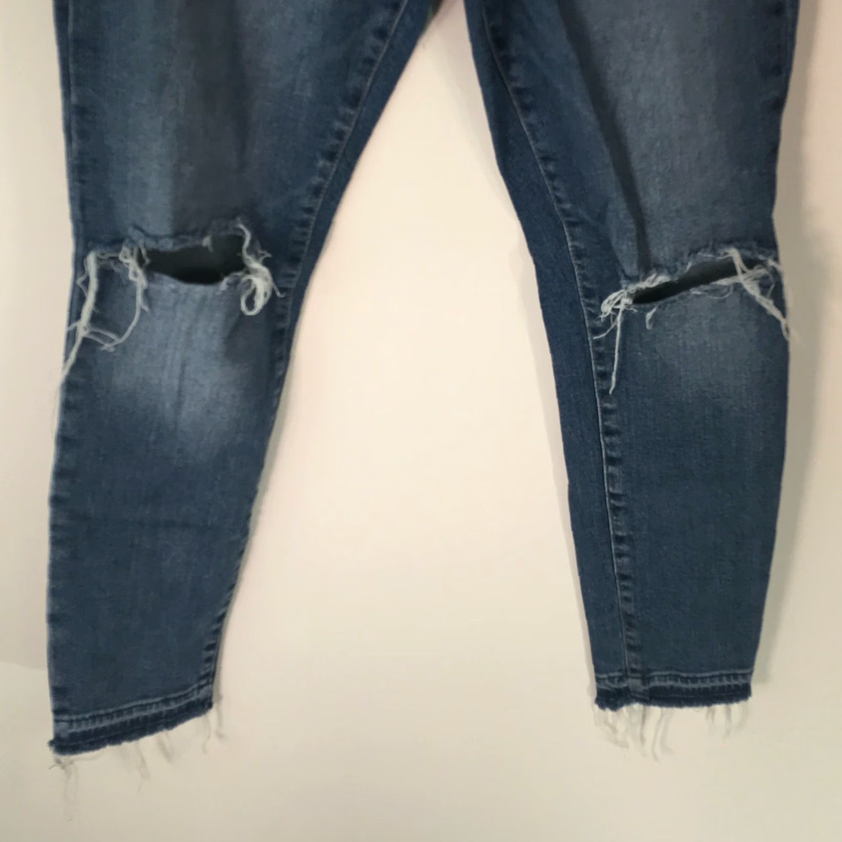 Gap Gap Jeans Skinny Denim Blue 28R Womens Regular Rise Mid Distressed 5-Pocket Boot? Size 28" / US 6 / IT 42 - 4 Thumbnail