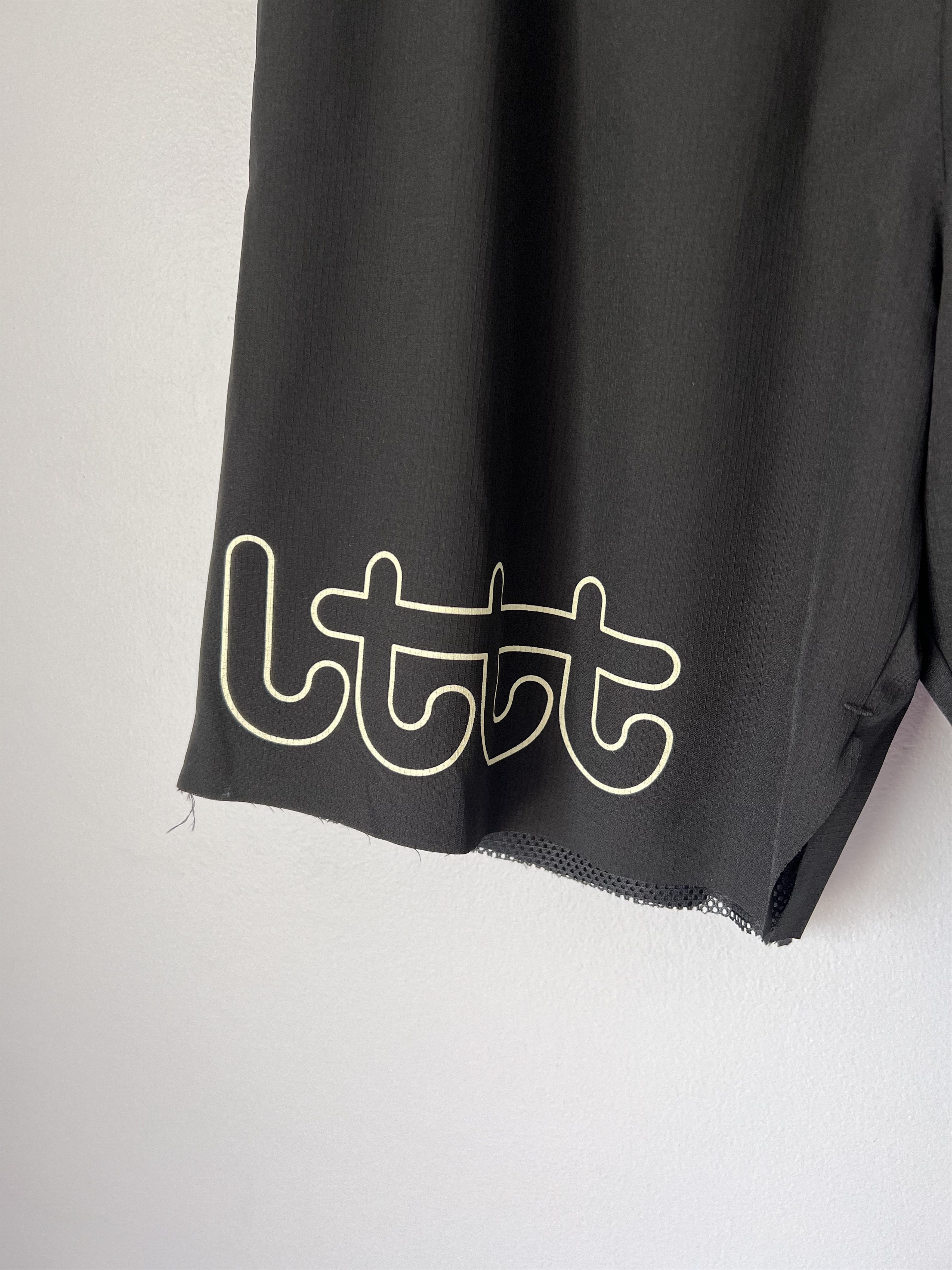 Asics Little Tokyo Table Tennis Asics Chopped Shorts in Black Size US 30 / EU 46 - 5 Thumbnail