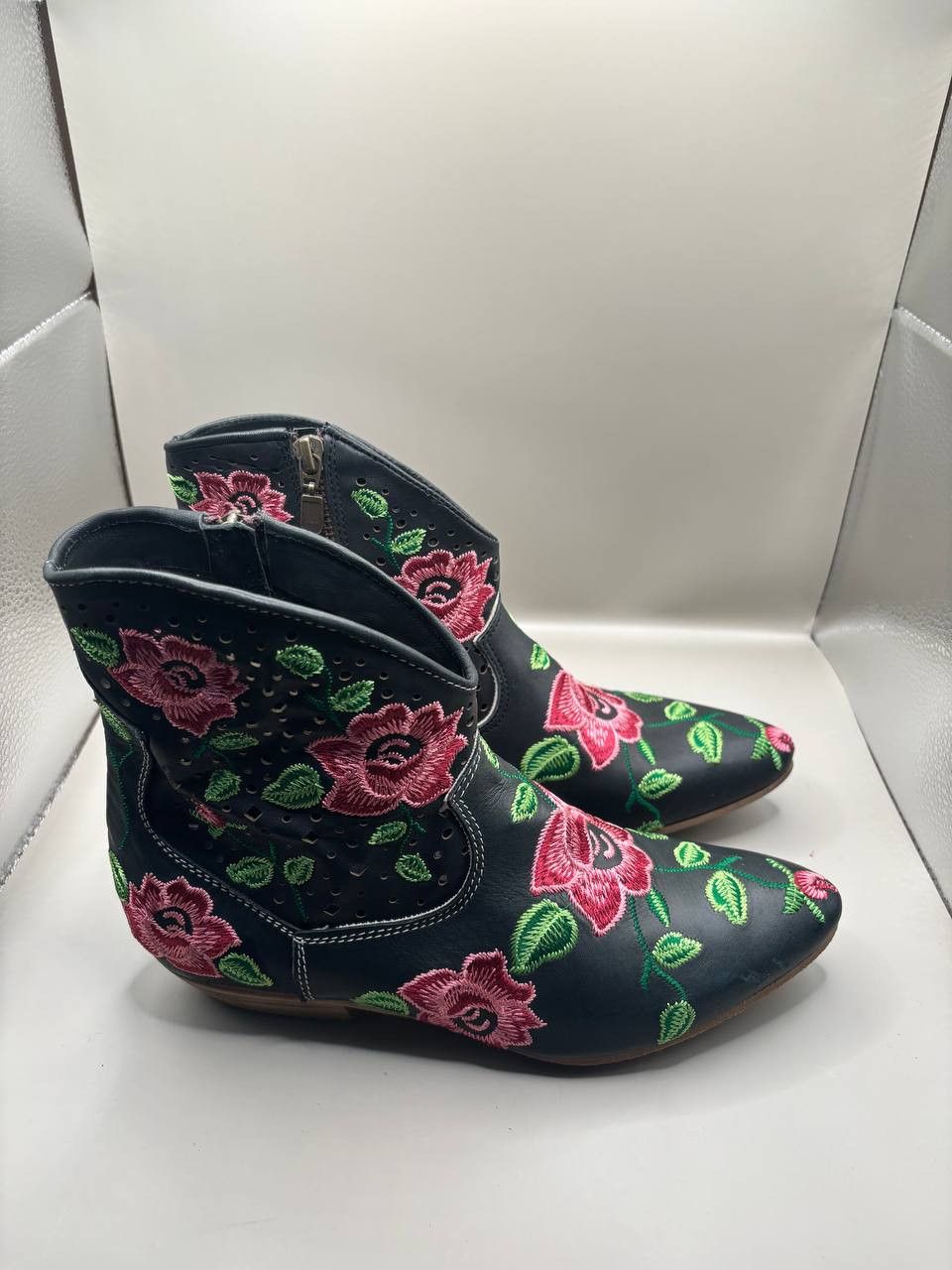 Savio Barbato Savio Barbato Italy Floral Western Ankle Boots Size US 7 / IT 37 - 2 Thumbnail