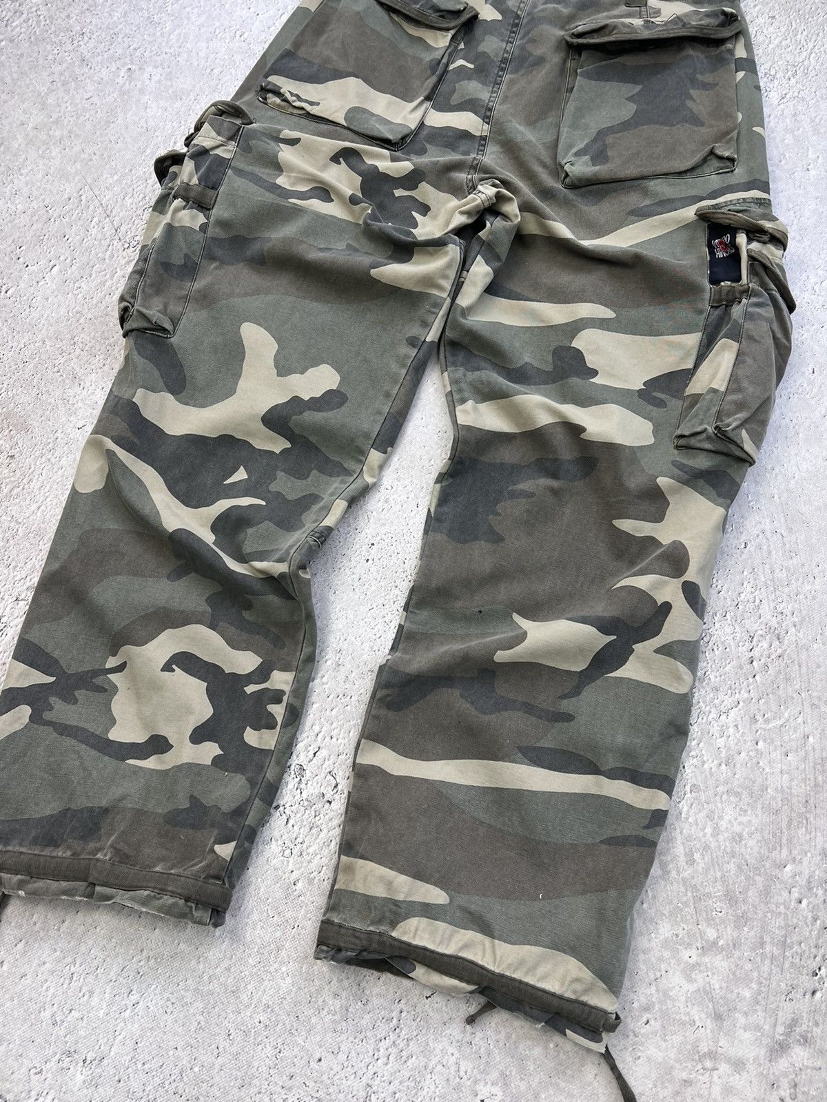 Japanese Brand × Vintage Crazy Vintage Y2K/2000s Real Tree Camo Skater Cargo Pants! Size US 32 / EU 48 - 18 Thumbnail
