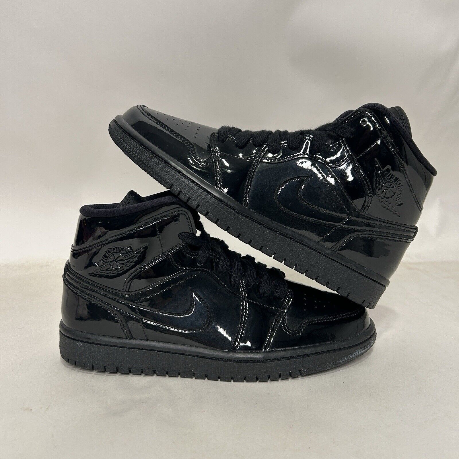 Jordan Brand Nike Air Jordan 1 Mid Retro WMNS Patent "Triple Black" Size US 7 / IT 37 - 1 Thumbnail