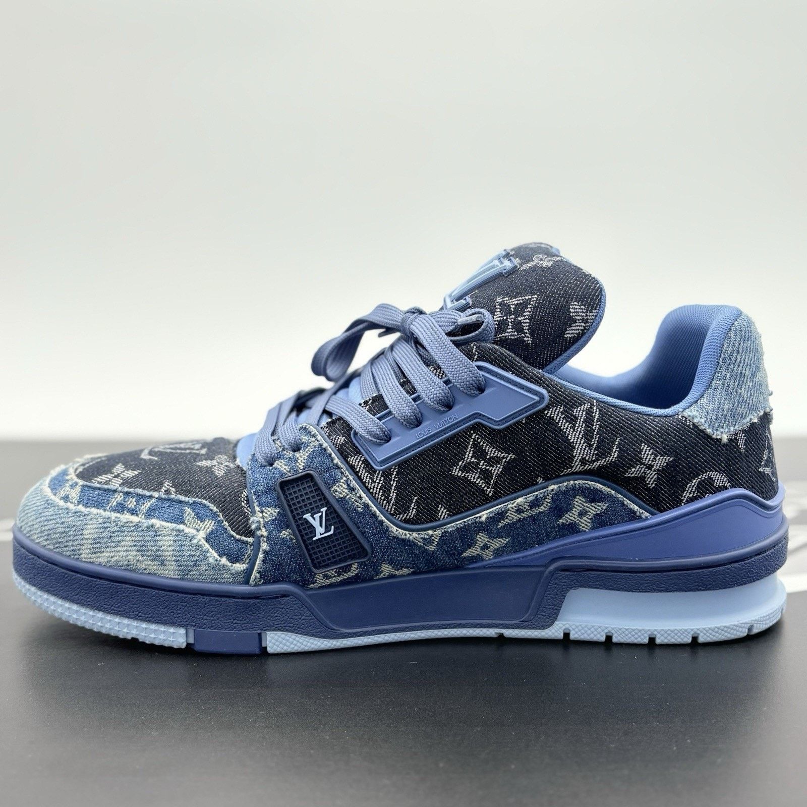 Louis Vuitton (9-9.5 US) Louis Vuitton Trainer ' Monogram Blue Denim ' Size US 9 / EU 42 - 4 Thumbnail