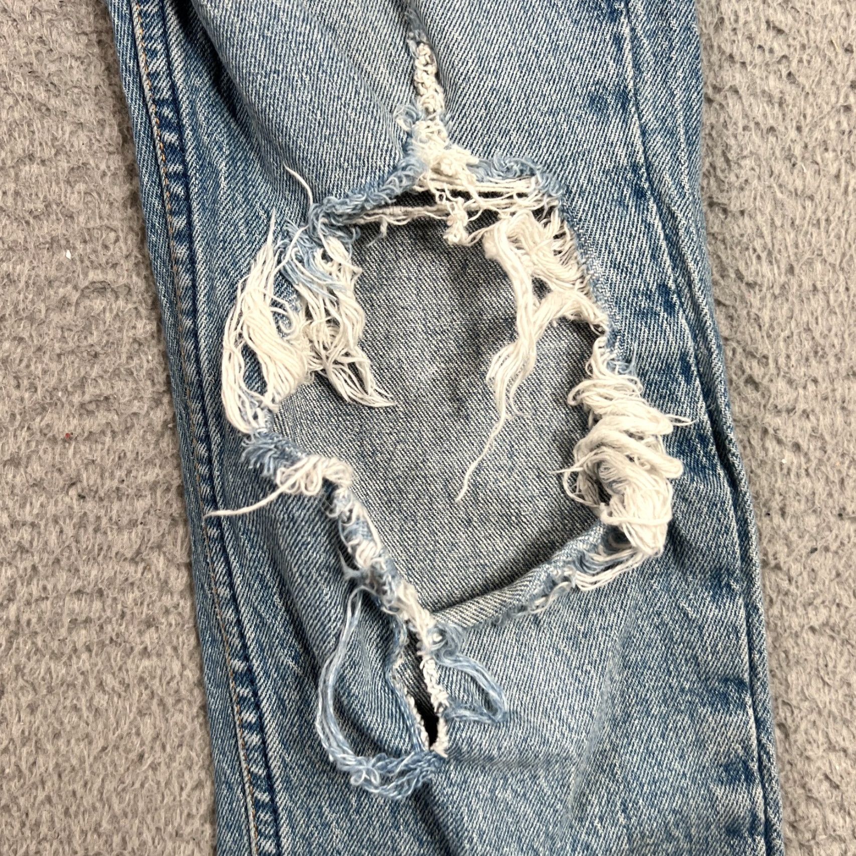 Abercrombie & Fitch Abercrombie & Fitch Mom Jeans Women's Size 2/26 Blue Denim Distressed High Rise Size 26" / US 2 / IT 38 - 4 Thumbnail