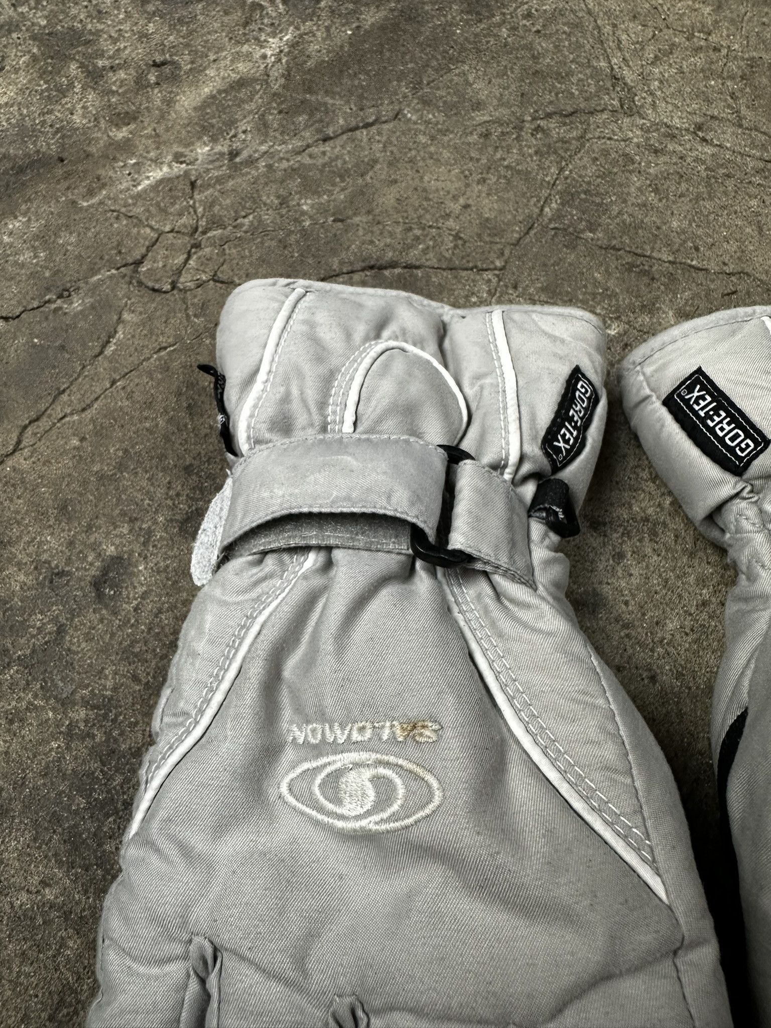 Salomon Vintage Salomon Gore-tex Ski Snowboard Gloves Size ONE SIZE - 2 Thumbnail