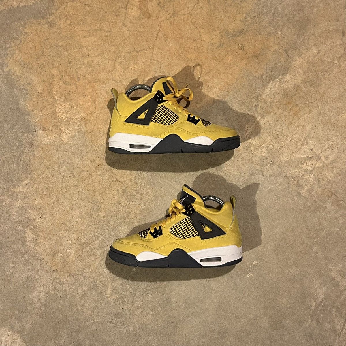 Jordan Brand Air Jordan 4 Retro Lightning 2021 US 6 Size US 6 / EU 39 - 1 Thumbnail