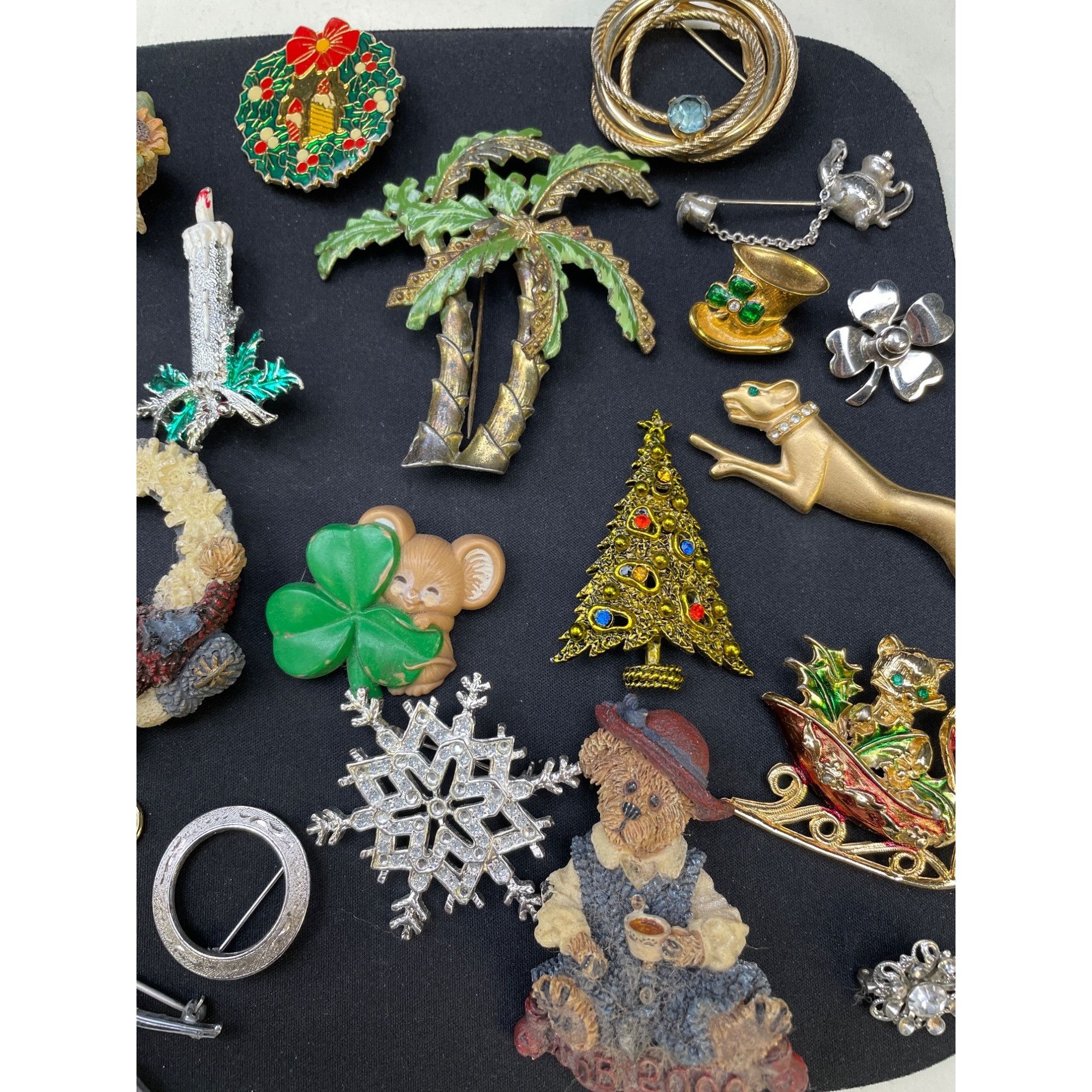 Other Vintage Women's Lot of 21 Pins/ Brooches Variety SKU 6088 Size ONE SIZE - 6 Thumbnail