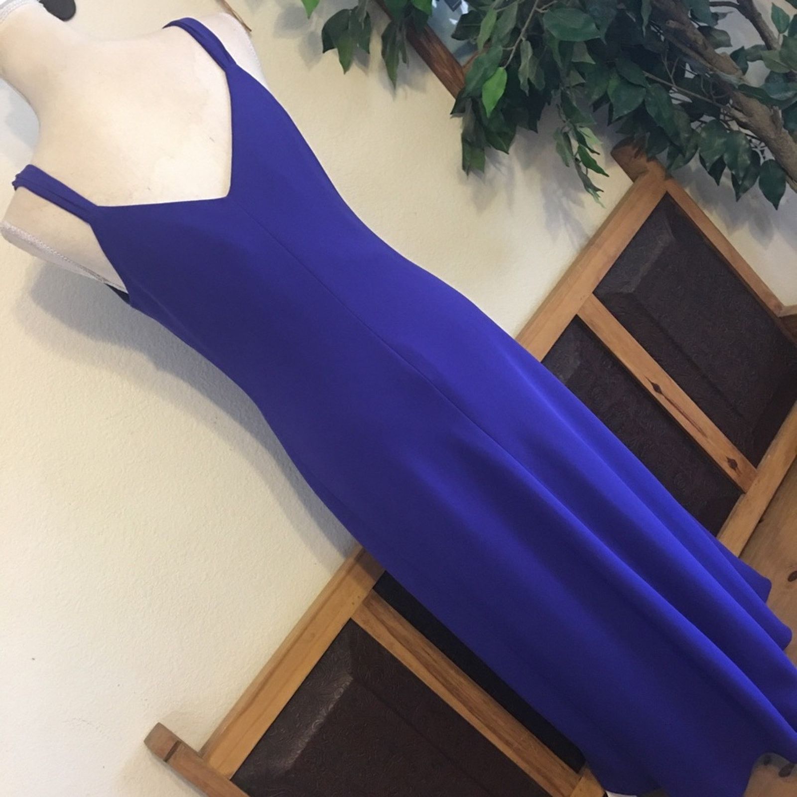 Evan Picone Evan Picone royal purple form fitting maxi dress Size M / US 6-8 / IT 42-44 - 5 Thumbnail