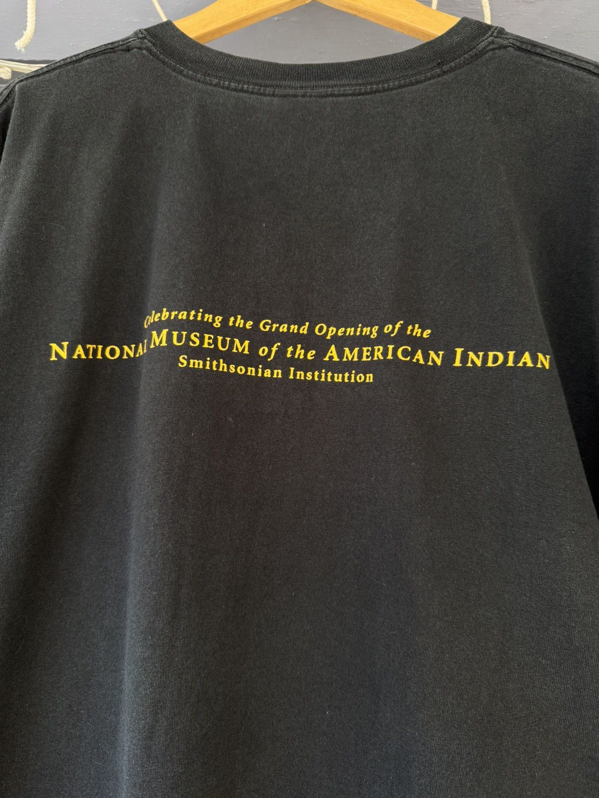 Vintage Vintage 90's Museum of the American Indian art tee Size US XXL / EU 58 / 5 - 7 Thumbnail