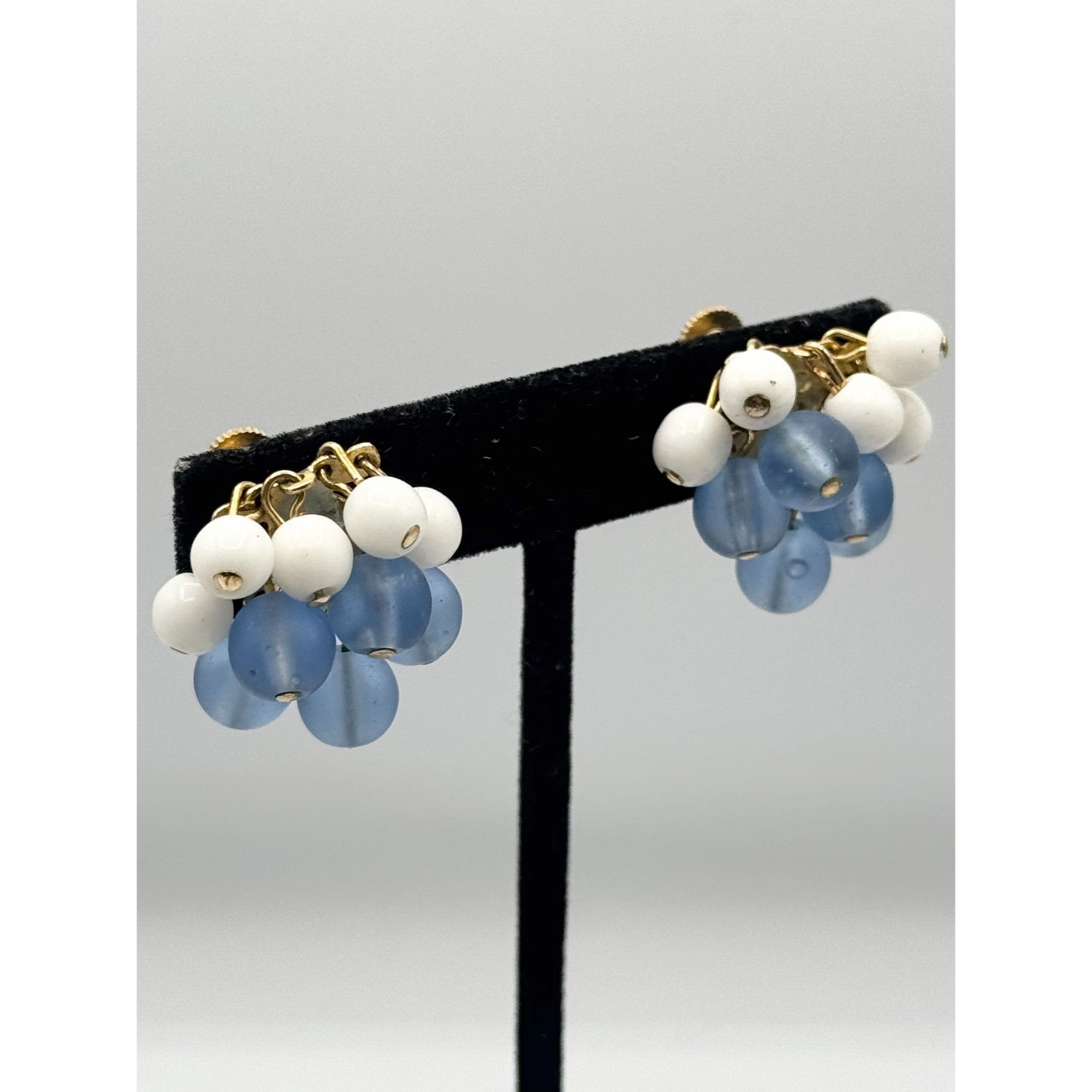 Vintage Vintage Japan blue white milk glass beaded earrings Size ONE SIZE - 5 Thumbnail